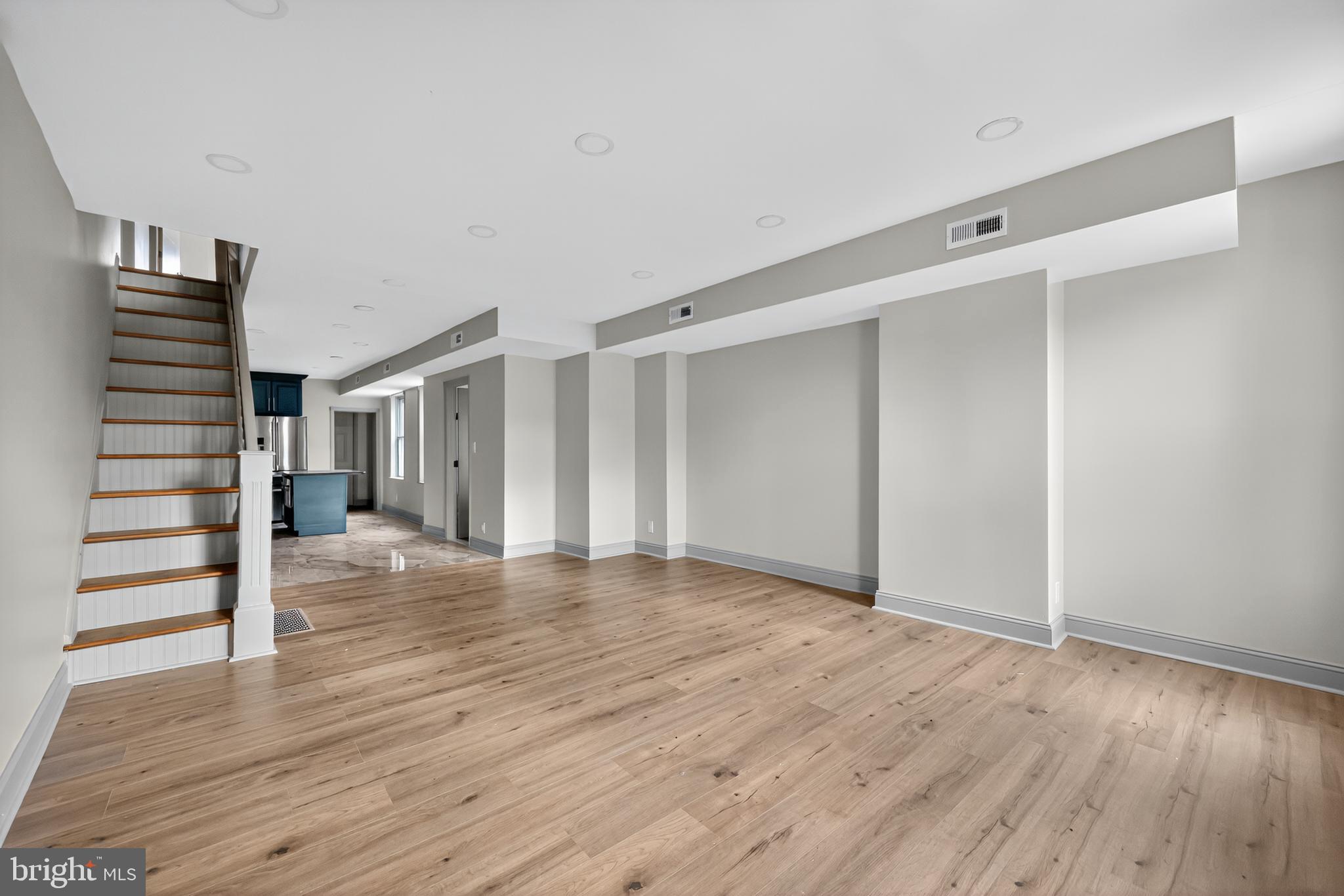 EAST KENSINGTON - Residential