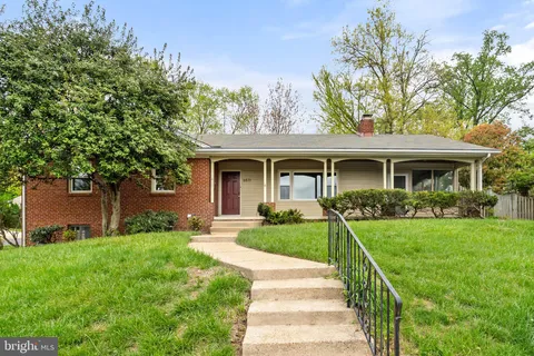 6877 Washington Boulevard, Arlington, VA 22213 - #: VAAR2056124