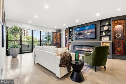 Condo For Sale - 1300 Crystal Drive #606S<br/> ARLINGTON, VA 22202