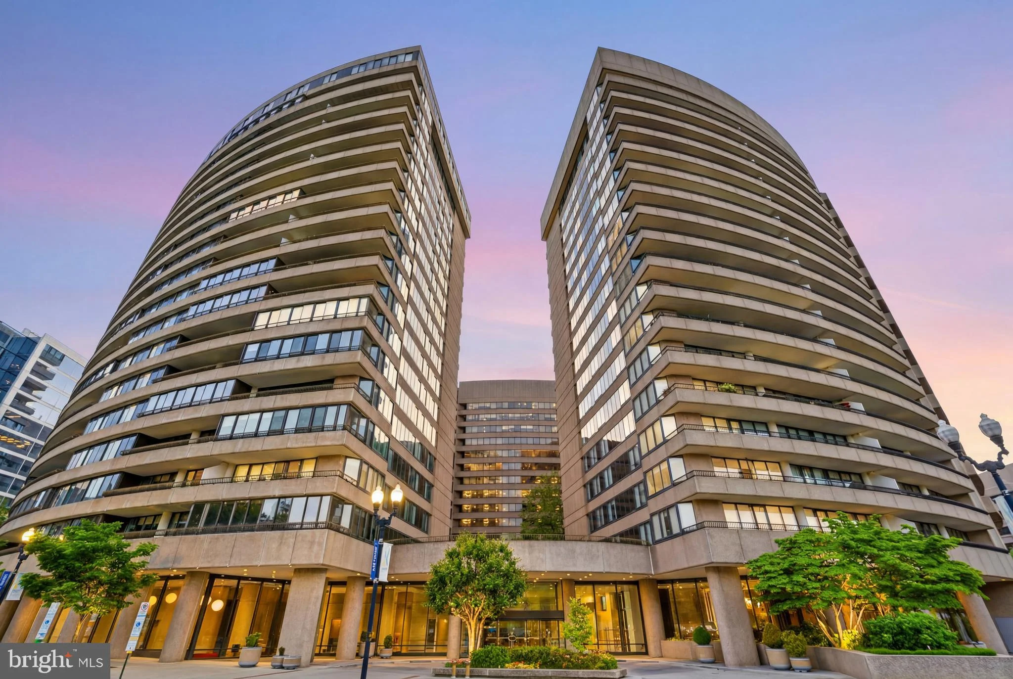 1300 Crystal Drive Unit 606S