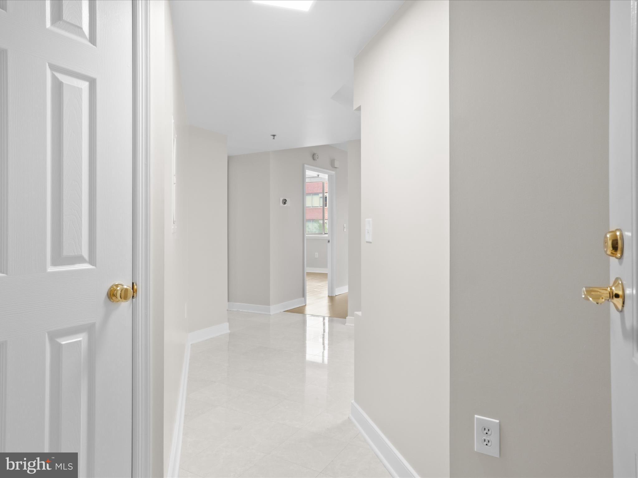 1045 N UTAH STREET 2-404