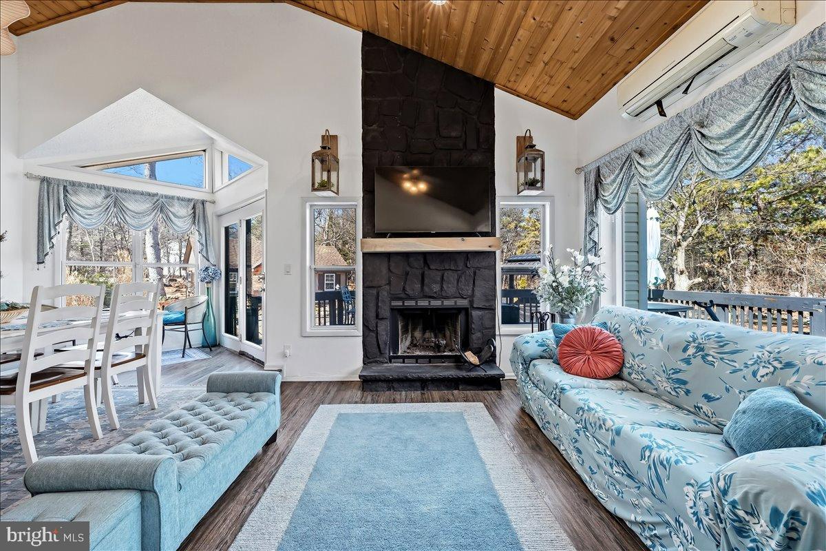 TOWAMENSING TRAIL - Residential