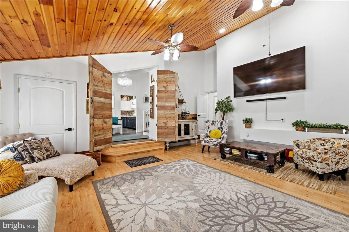 TOWAMENSING TRAIL - Residential