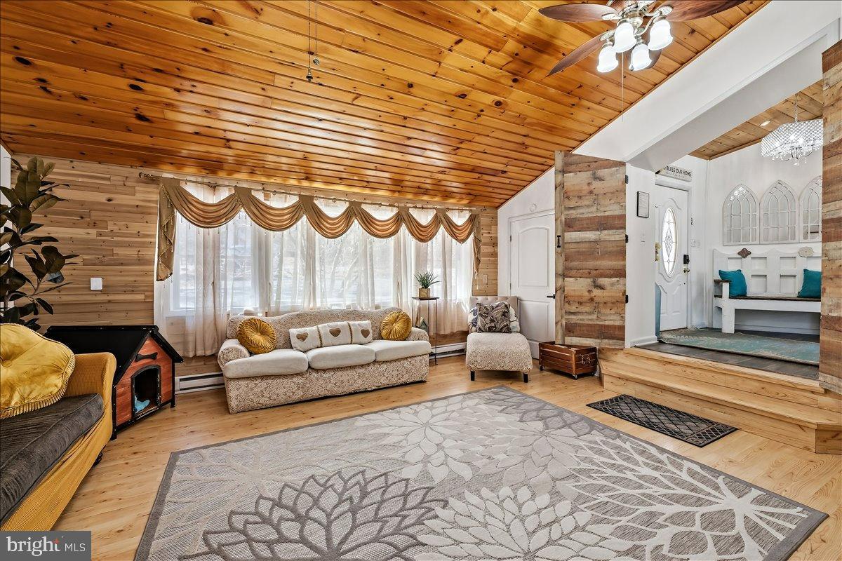 TOWAMENSING TRAIL - Residential