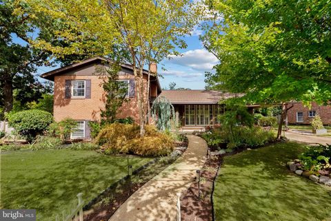 917 CRESTWOOD DRIVE ALEXANDRIA VA 22302