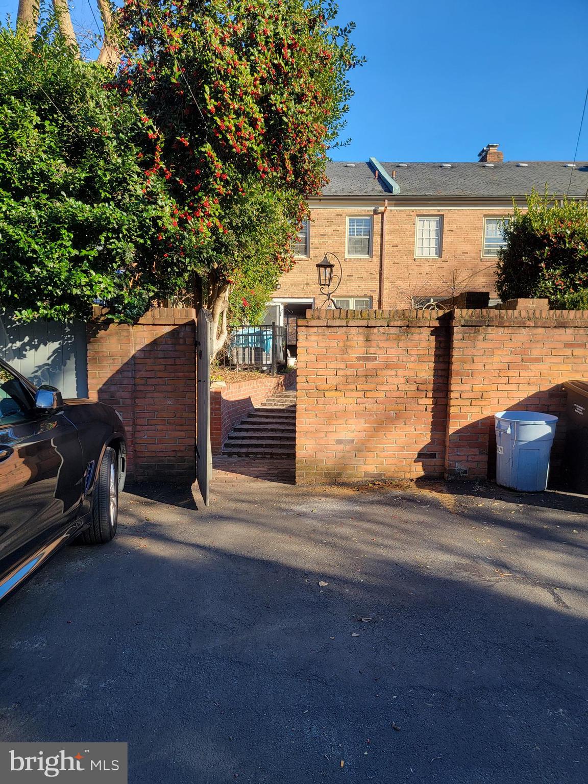 OLD TOWN ALEXANDRIA - Residential Lease