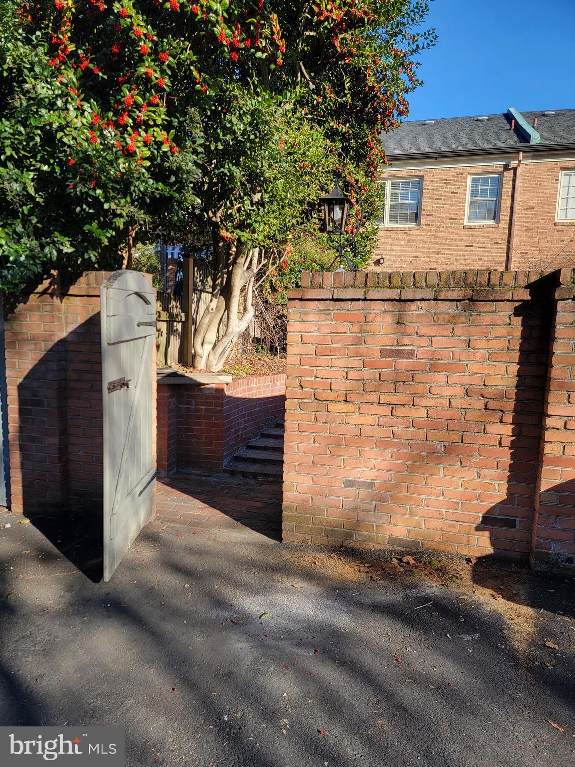 OLD TOWN ALEXANDRIA - Residential Lease