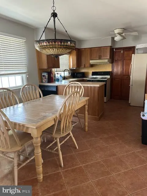 Turnersville, New Jersey 08012, United States, 3 Bedrooms Bedrooms, ,1 BathroomBathrooms,Residential,Pending,117062