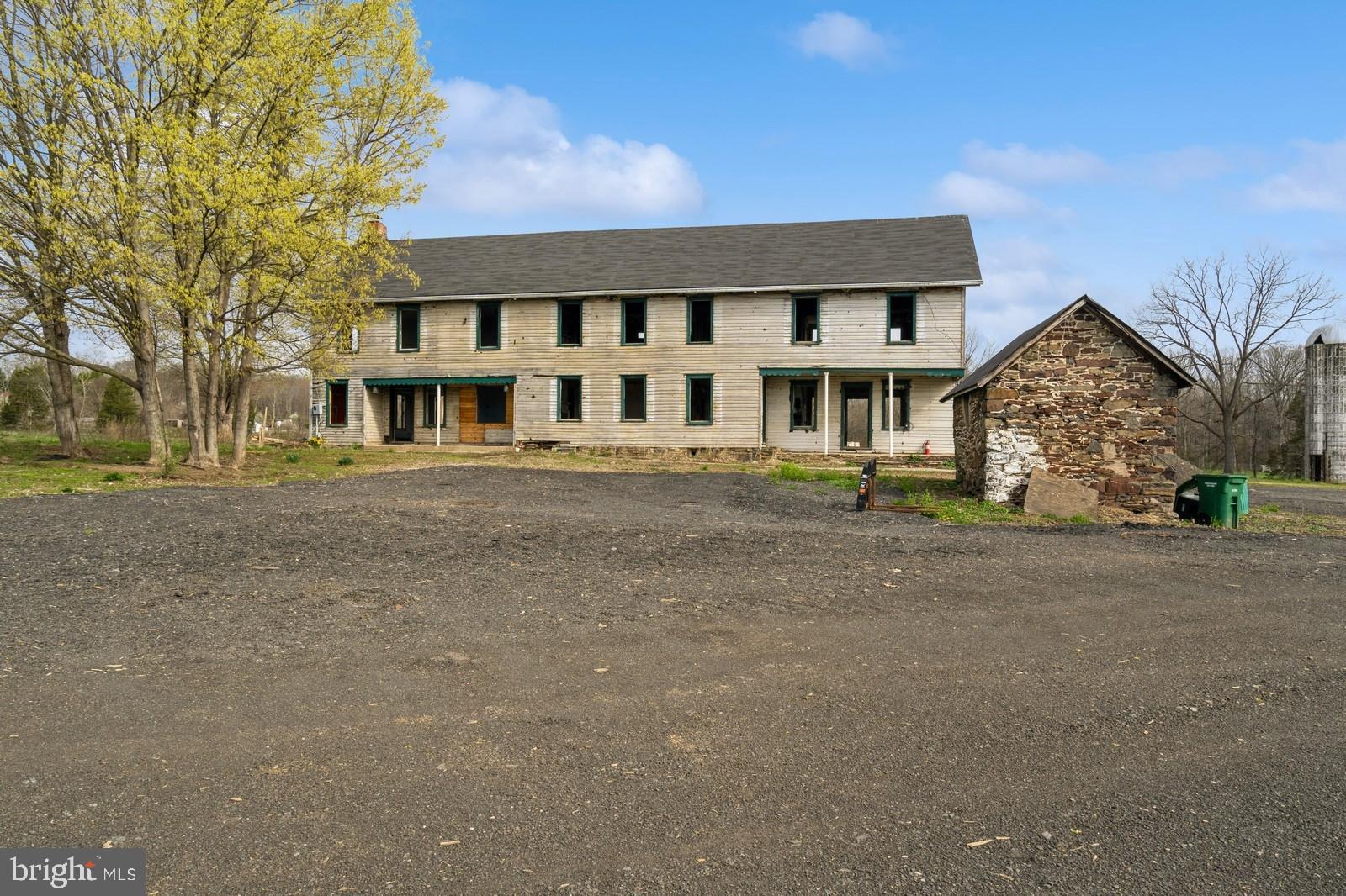 12 LYNNBROOK DRIVE