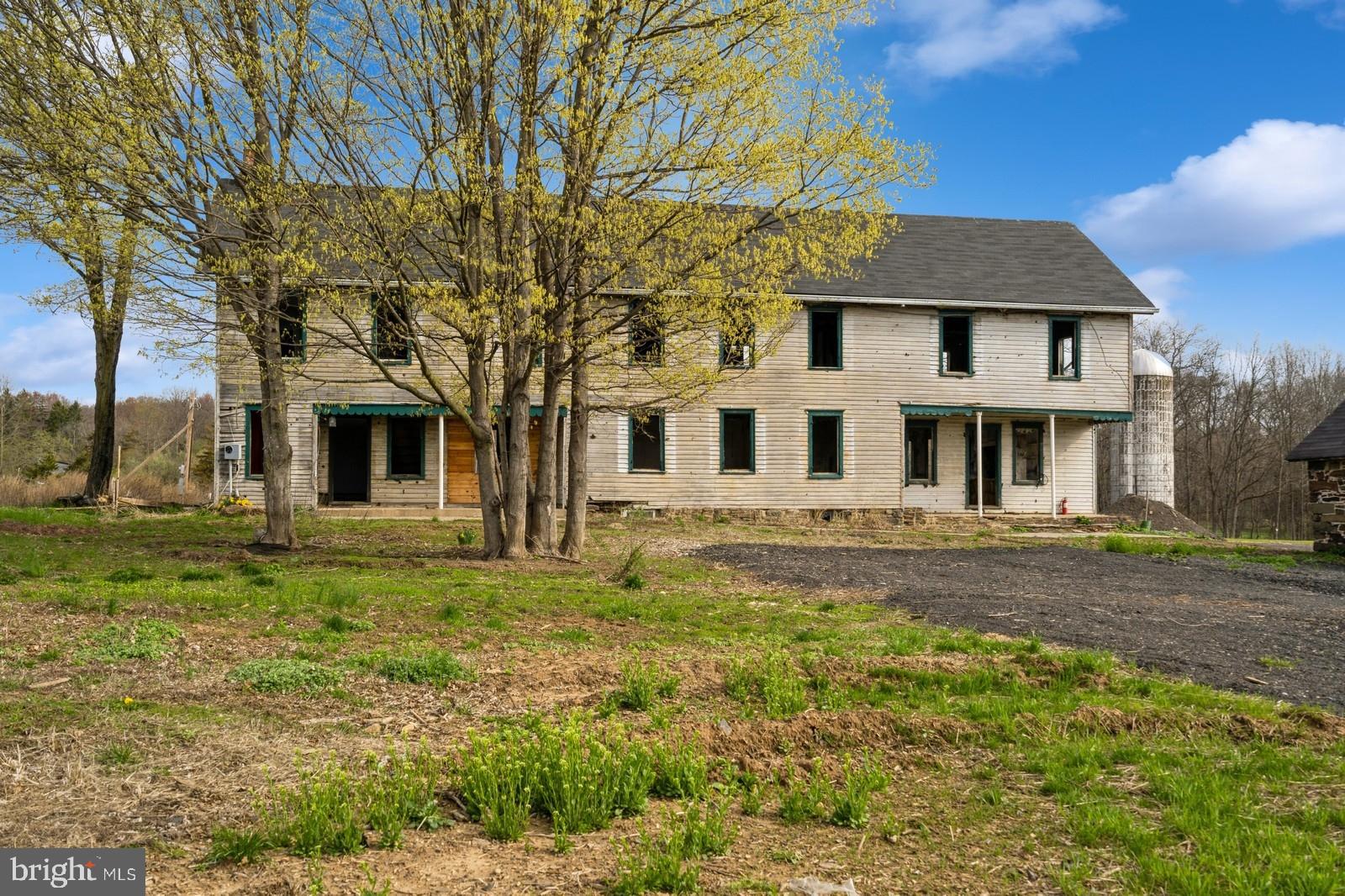 12 LYNNBROOK DRIVE