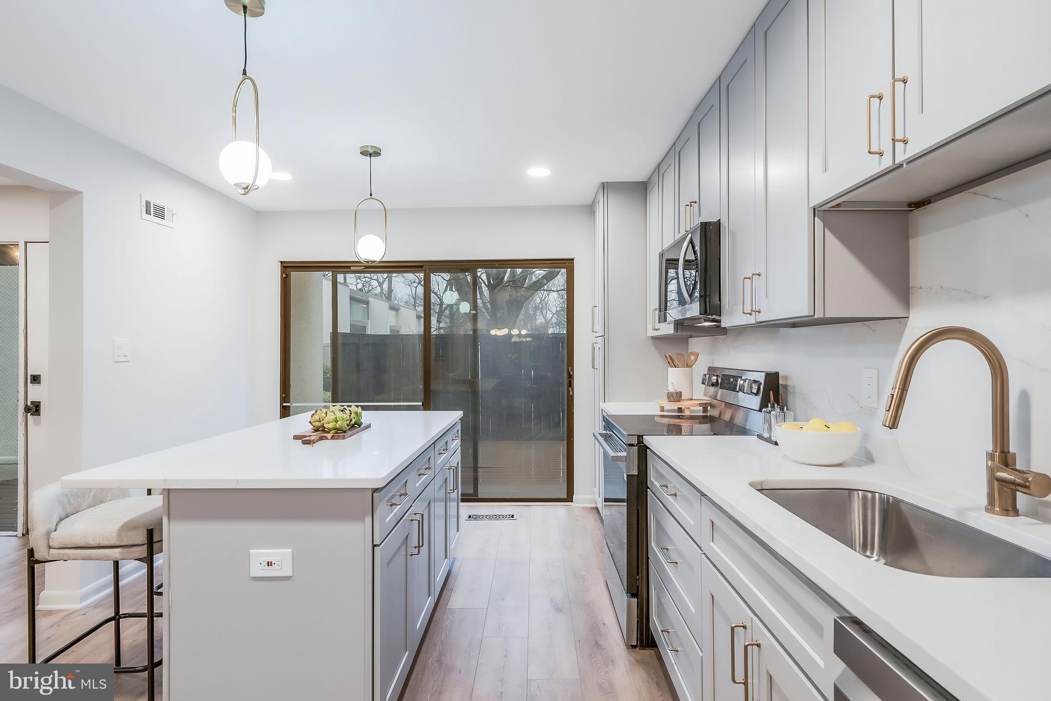 RESTON - Residential