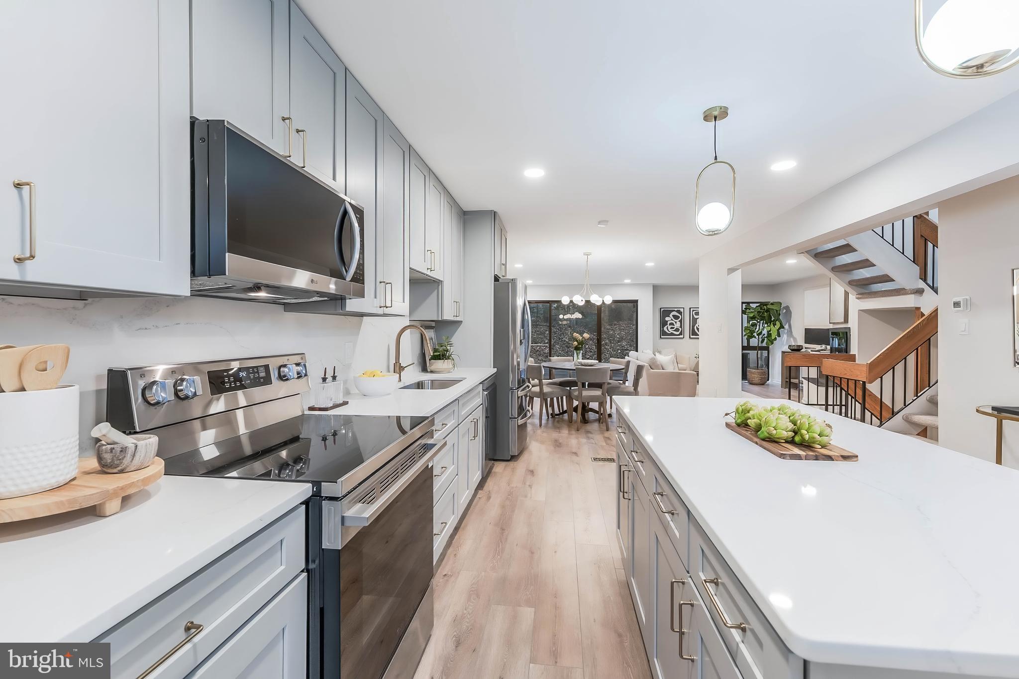 RESTON - Residential