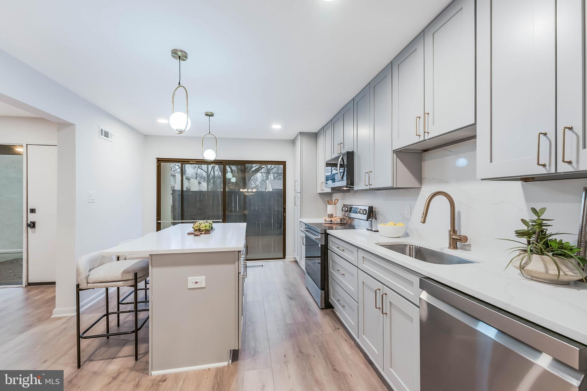 RESTON - Residential