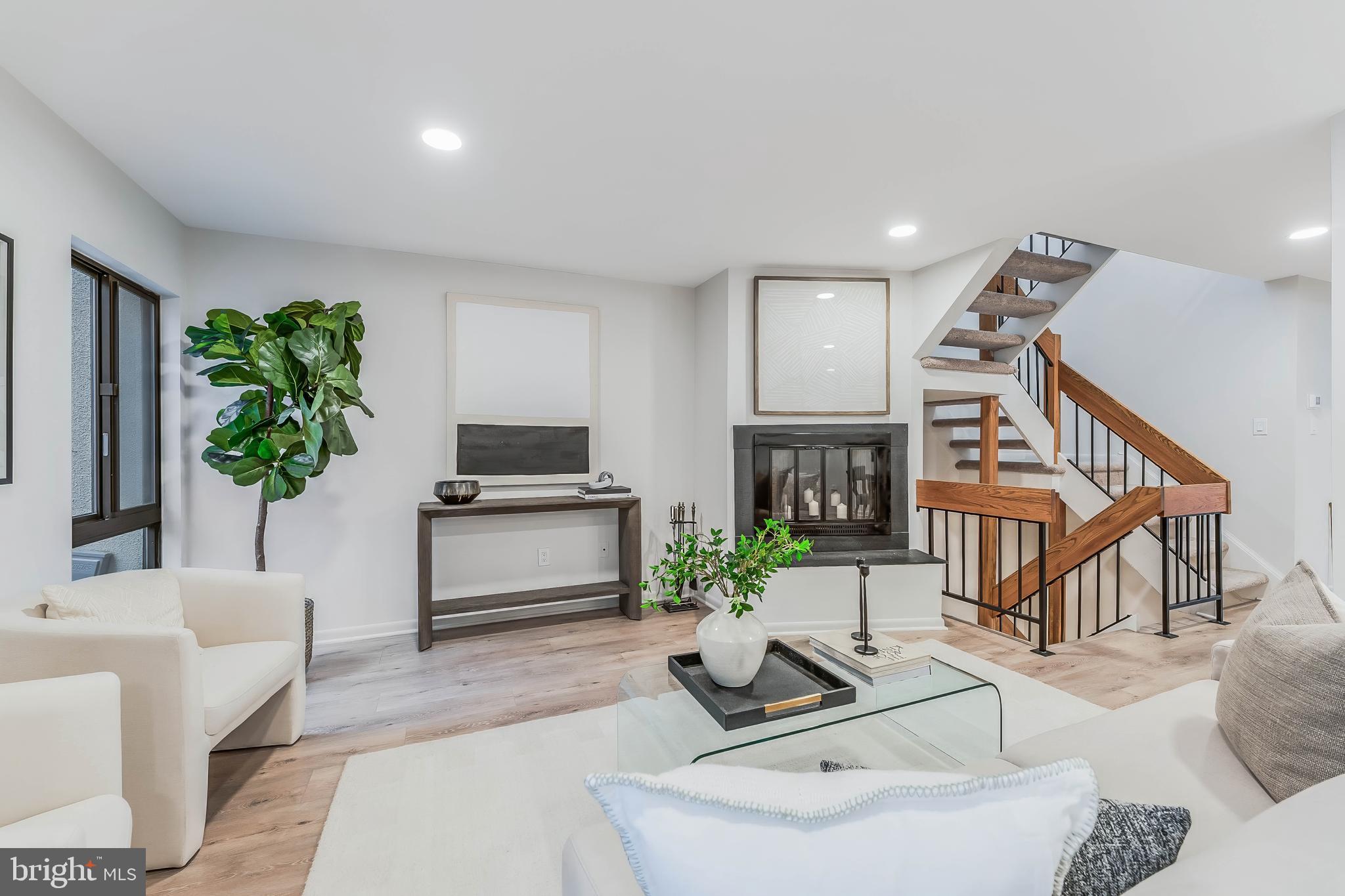 RESTON - Residential