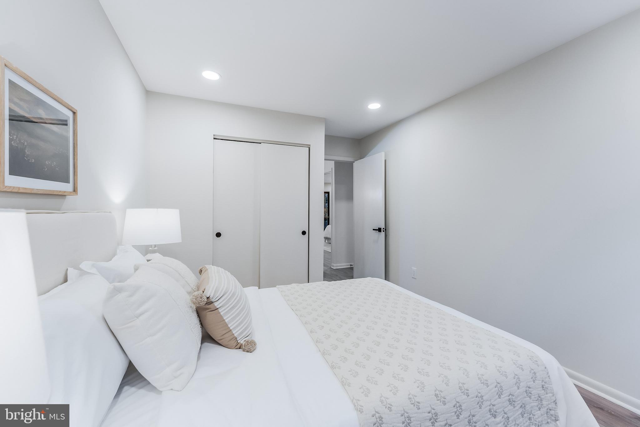 RESTON - Residential