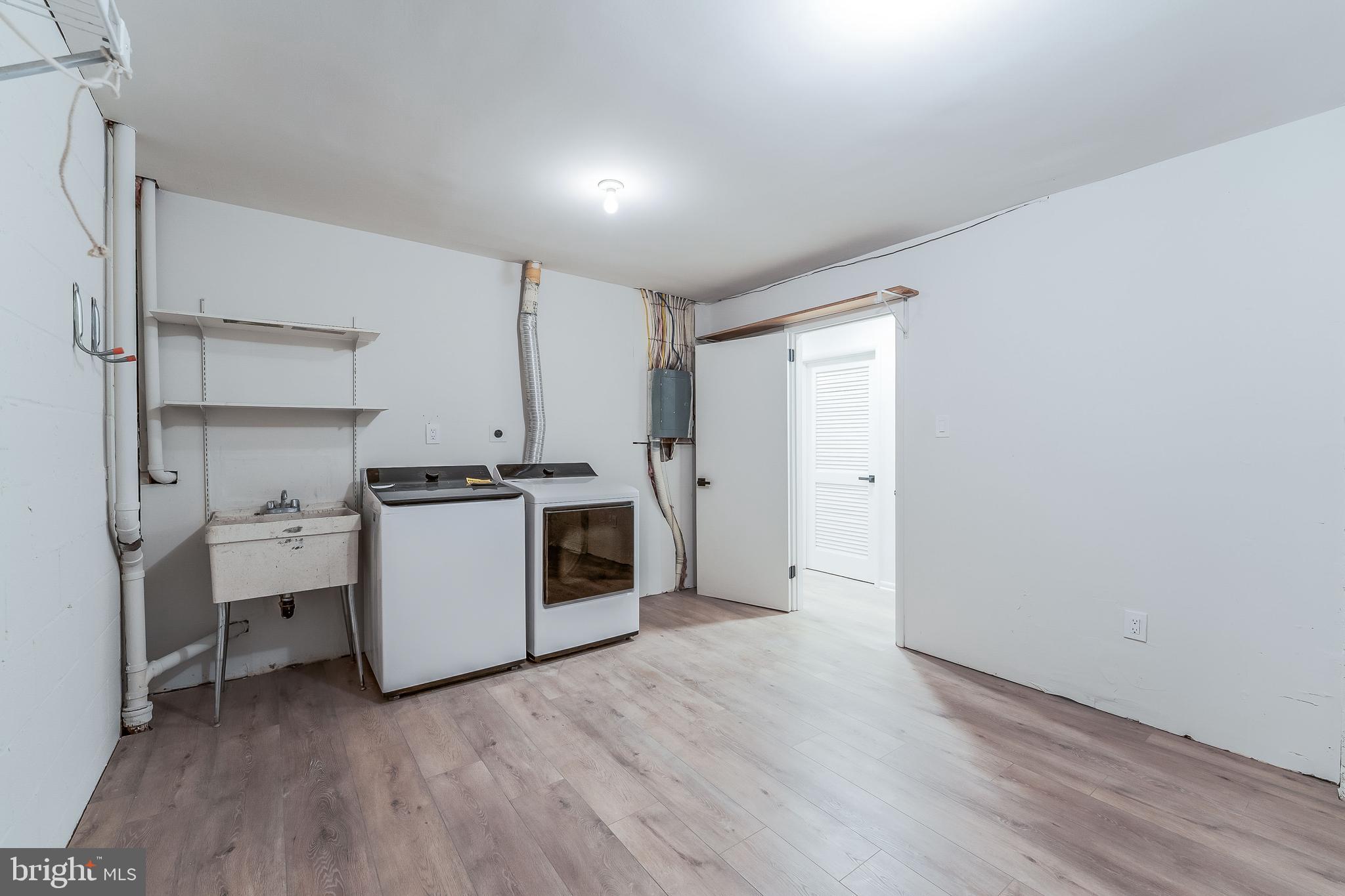 RESTON - Residential