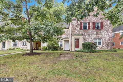 1132 Valley Drive, Alexandria, VA MLS: VAAX2042896