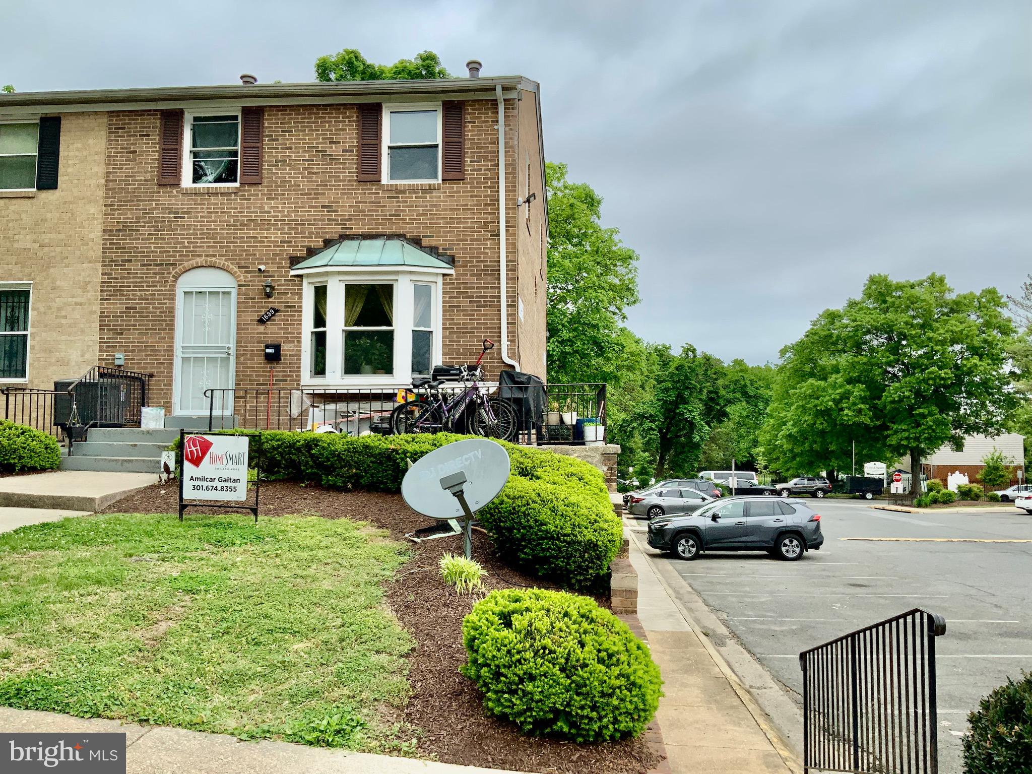 OLD TOWNE VILLAGE CONDOMINIUMS - Residential