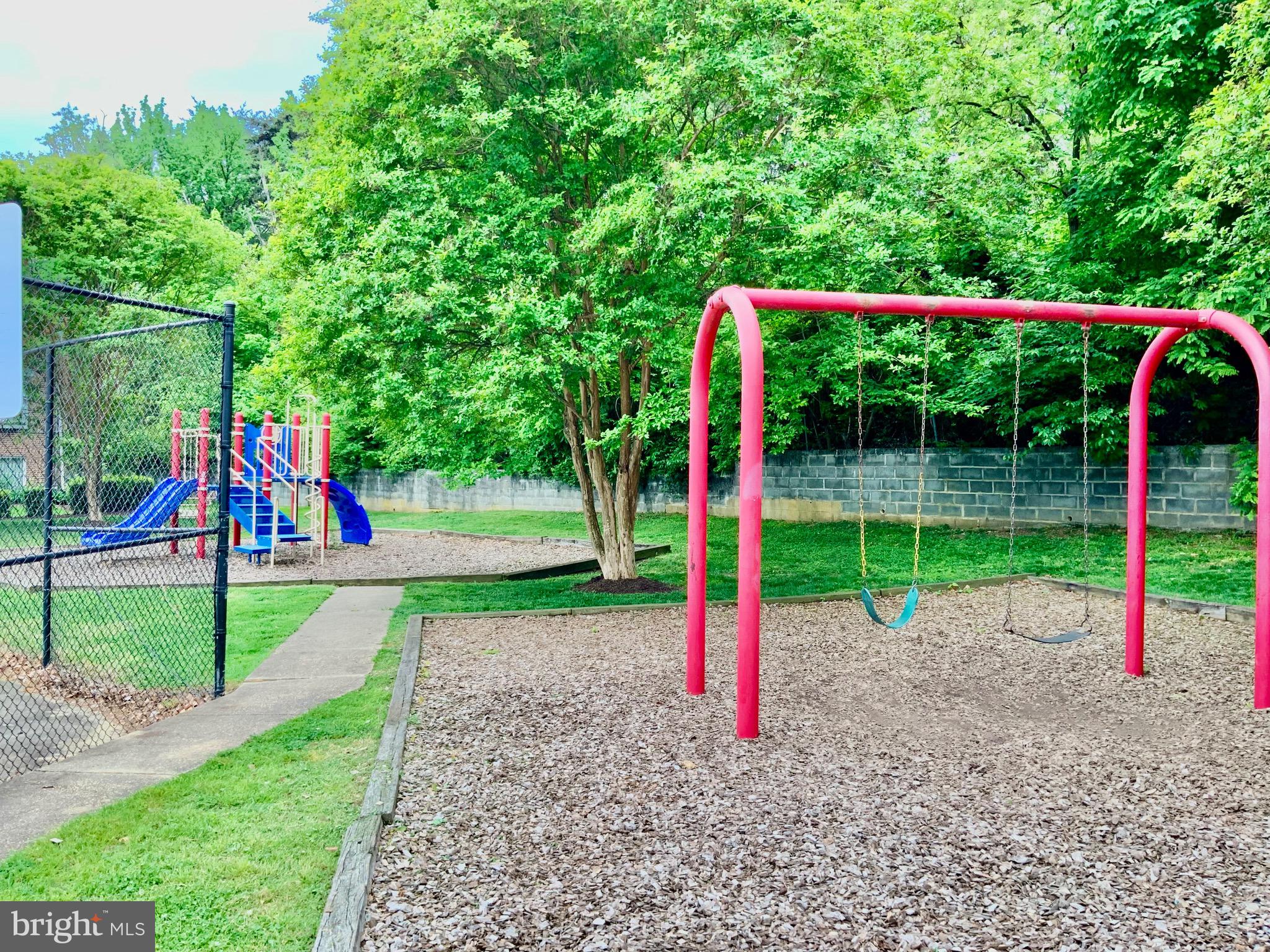 OLD TOWNE VILLAGE CONDOMINIUMS - Residential