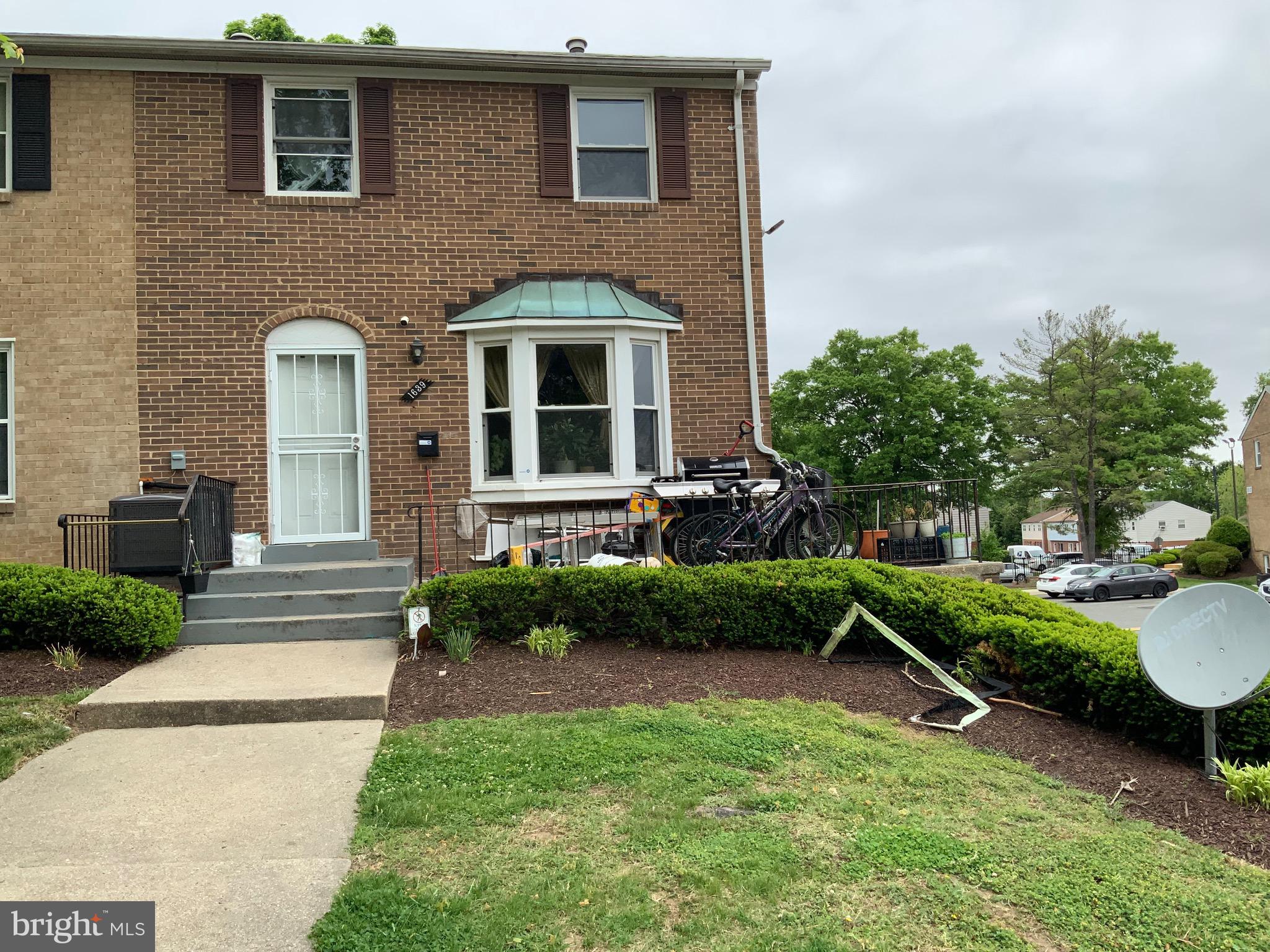 OLD TOWNE VILLAGE CONDOMINIUMS - Residential