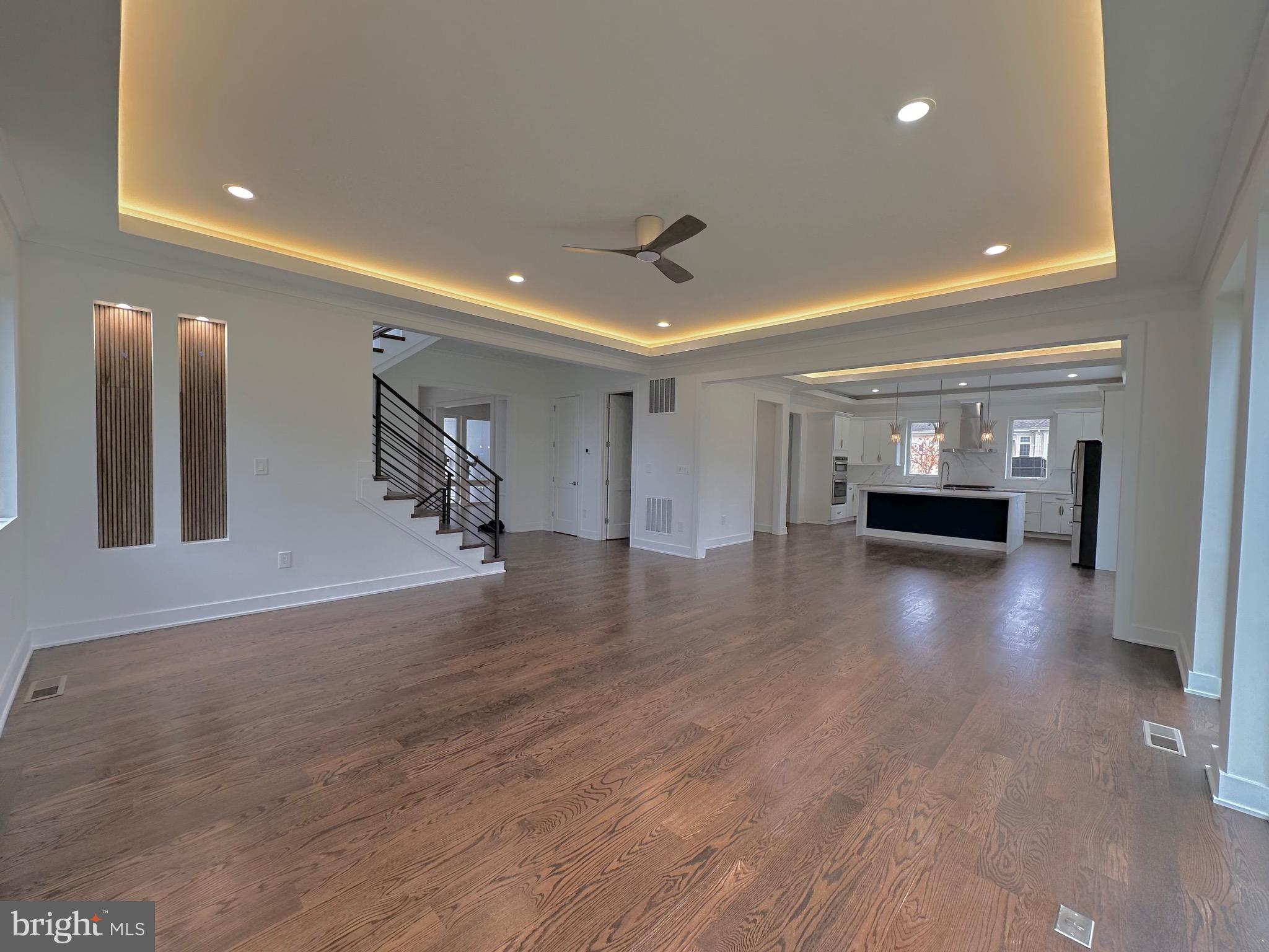 WOOD RUSSELL - Residential