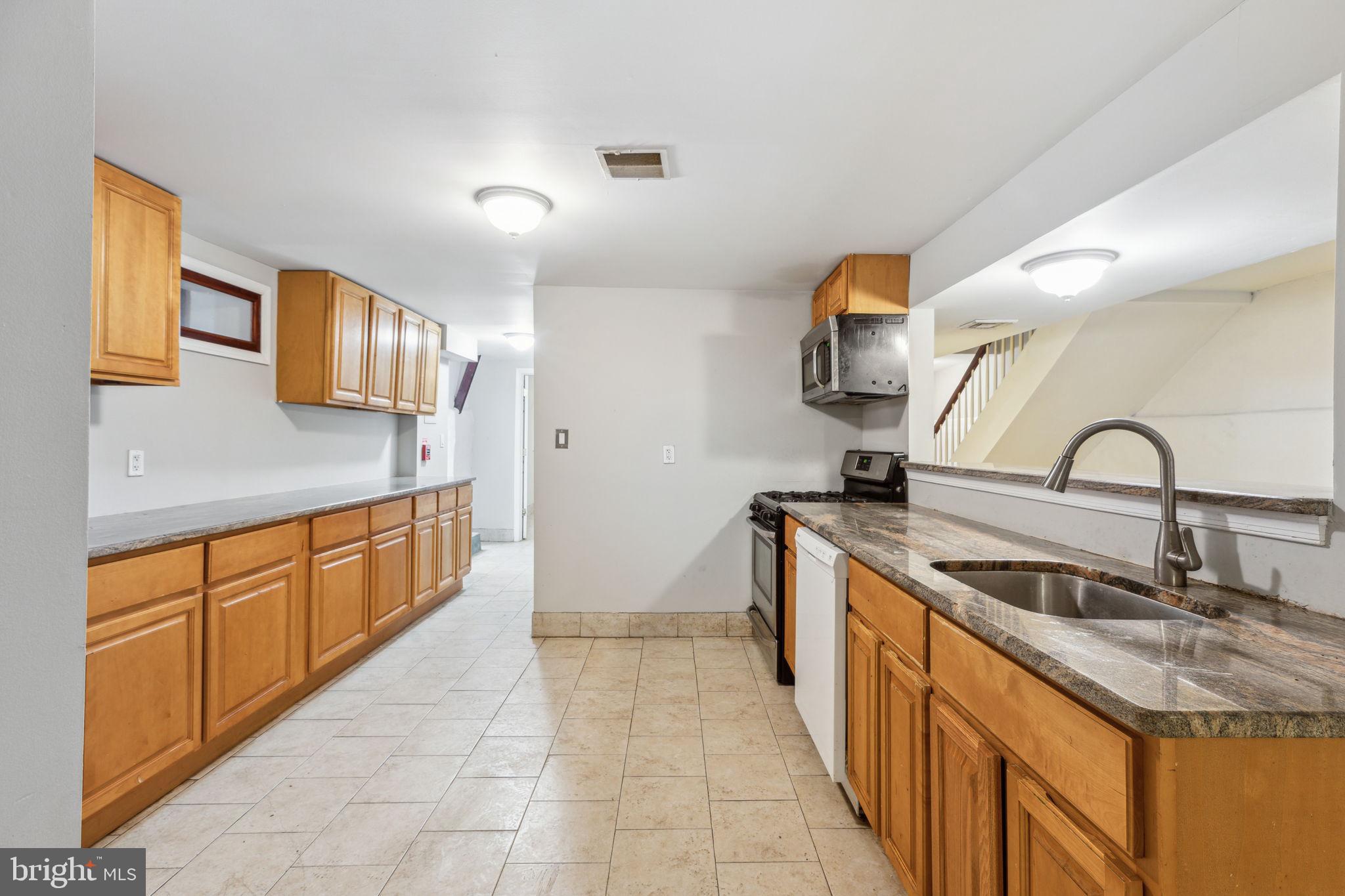 UNIVERSITY CITY - Residential Income