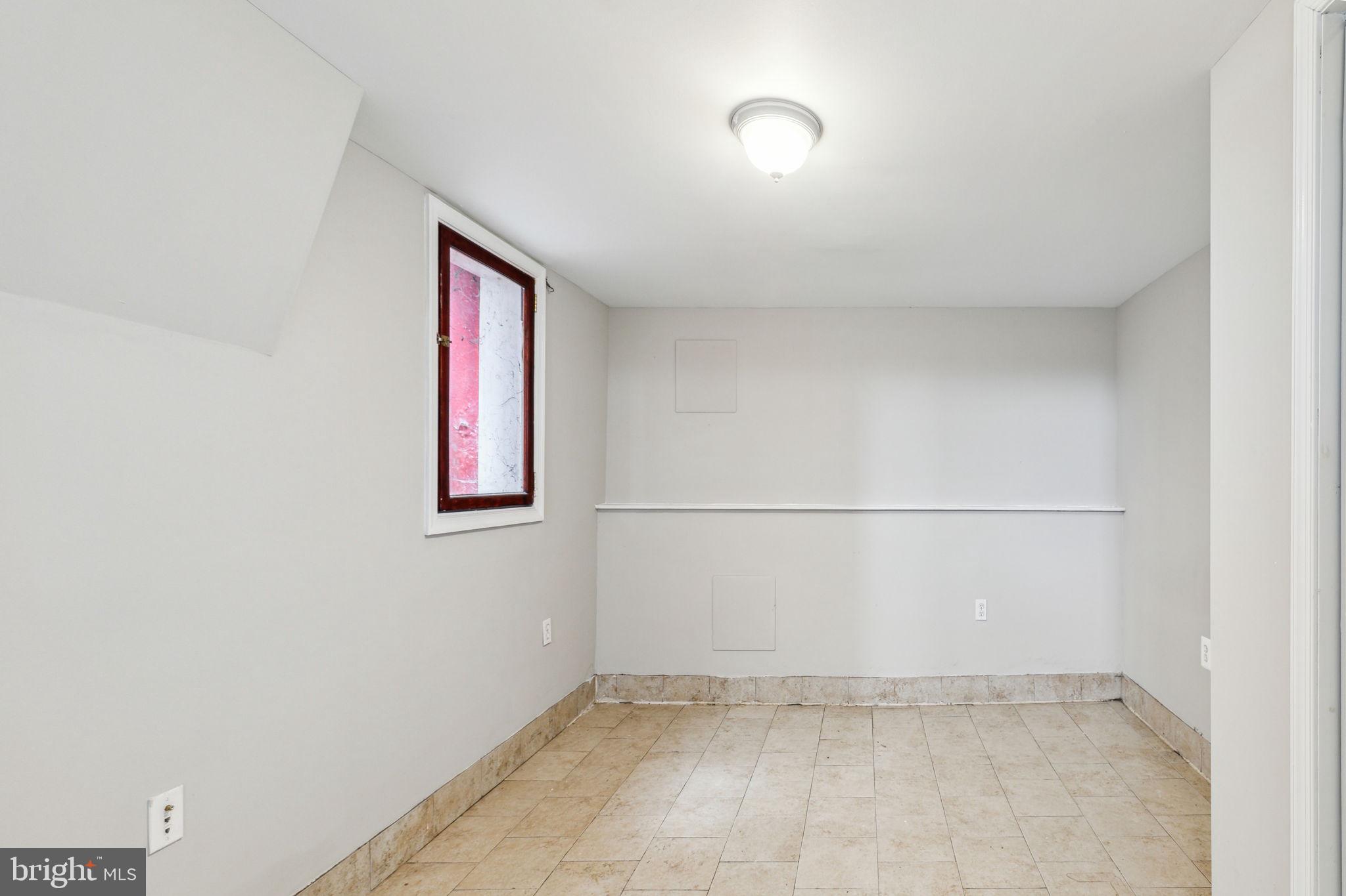 UNIVERSITY CITY - Residential Income