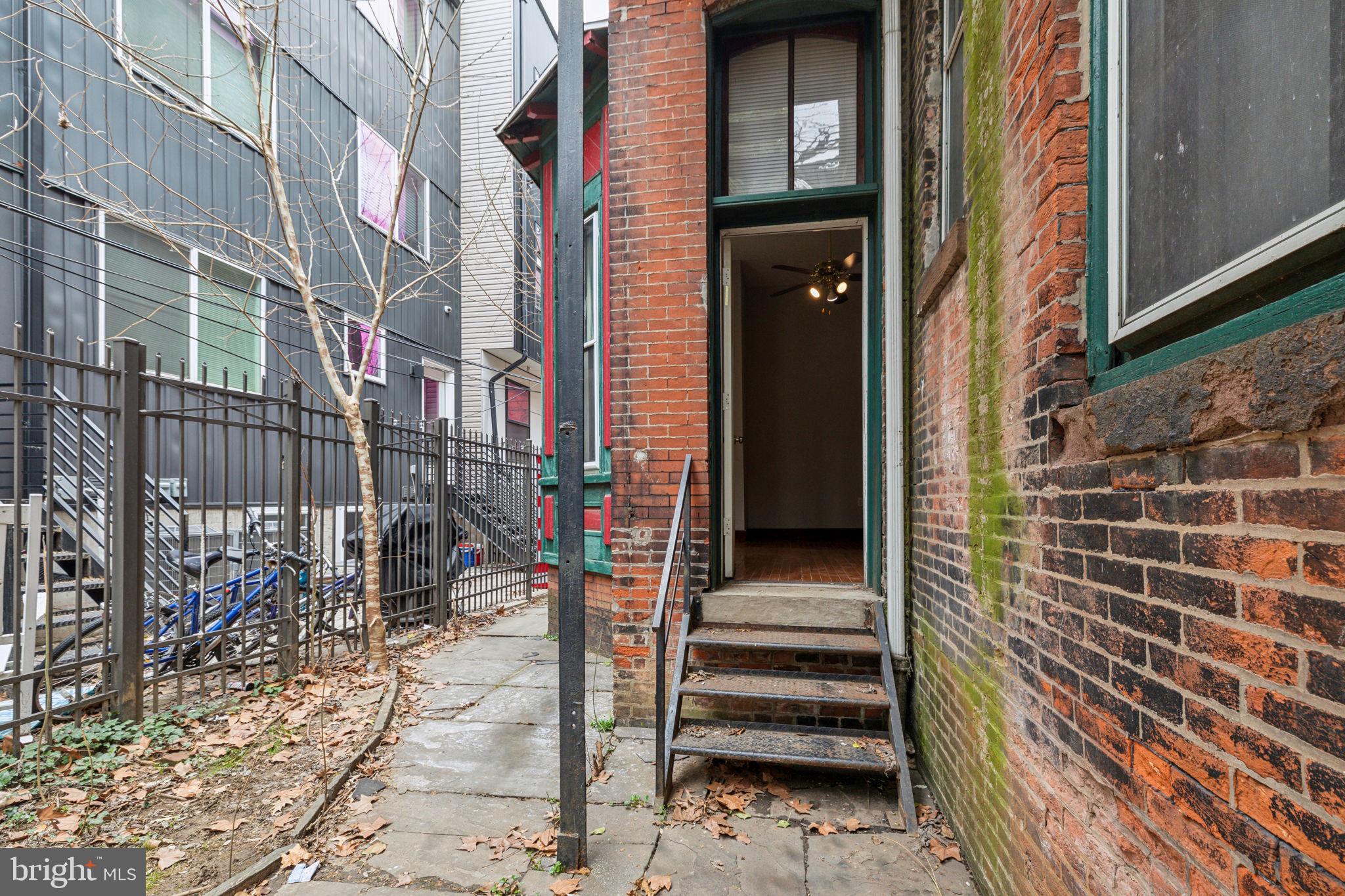 UNIVERSITY CITY - Residential Income