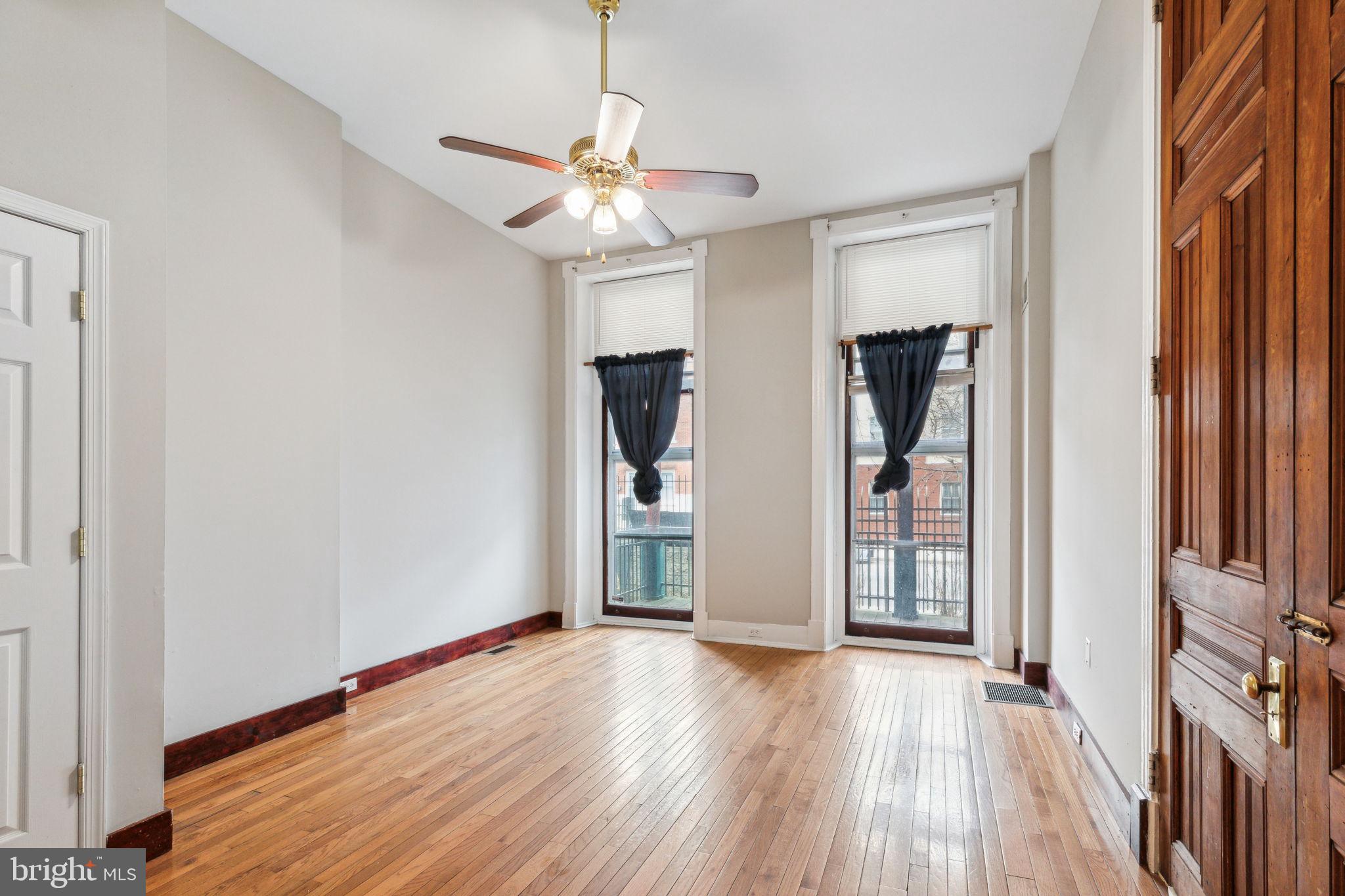 UNIVERSITY CITY - Residential Income