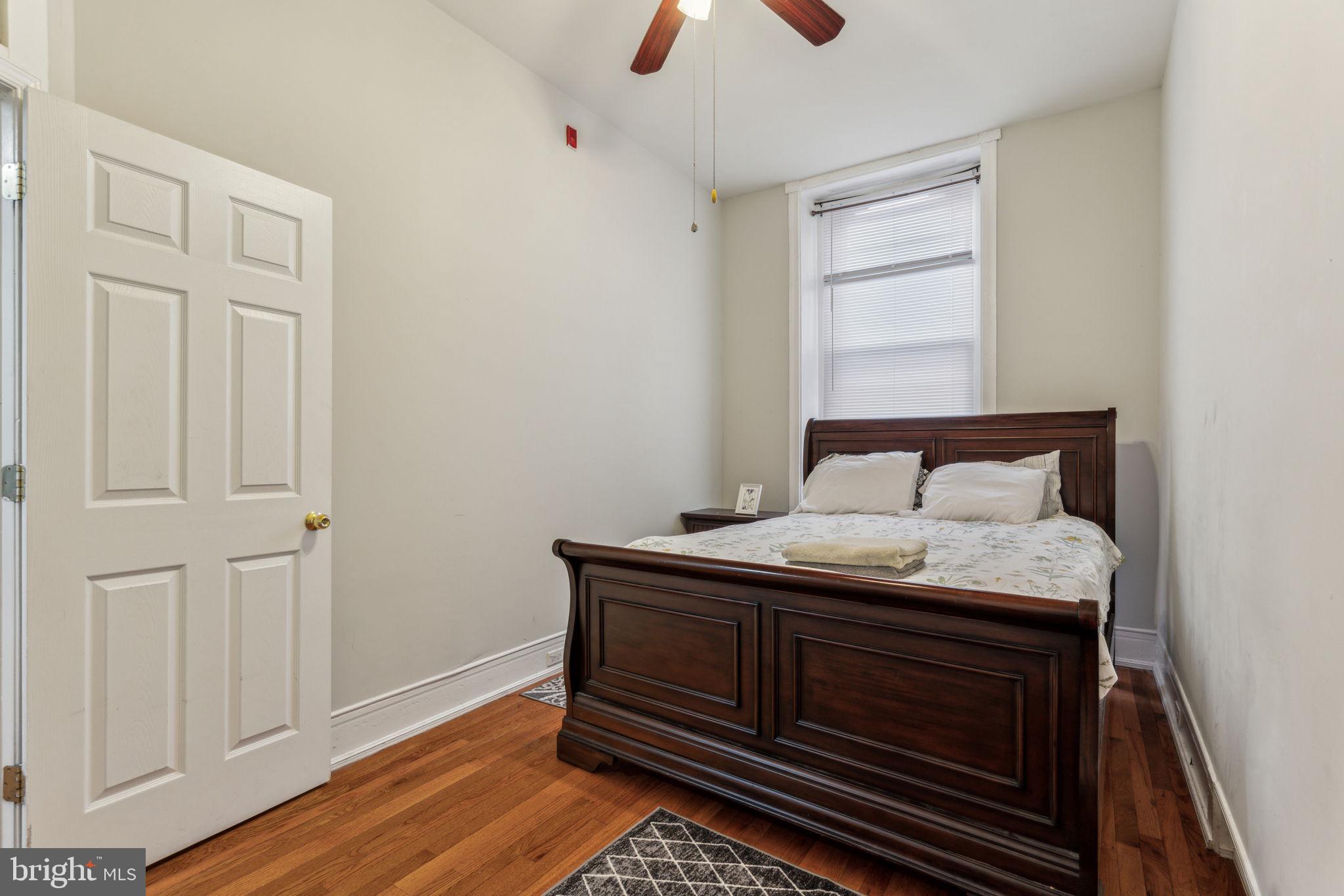 UNIVERSITY CITY - Residential Income