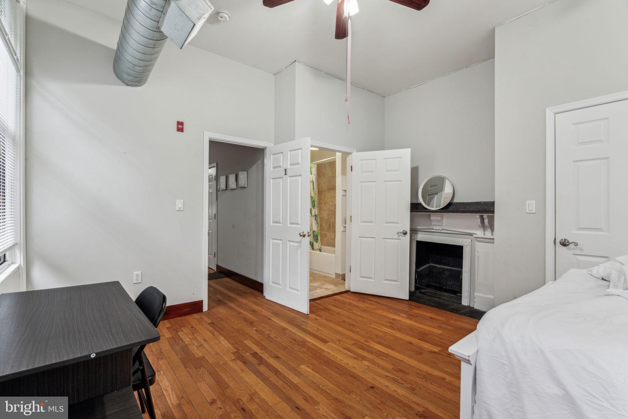 UNIVERSITY CITY - Residential Income