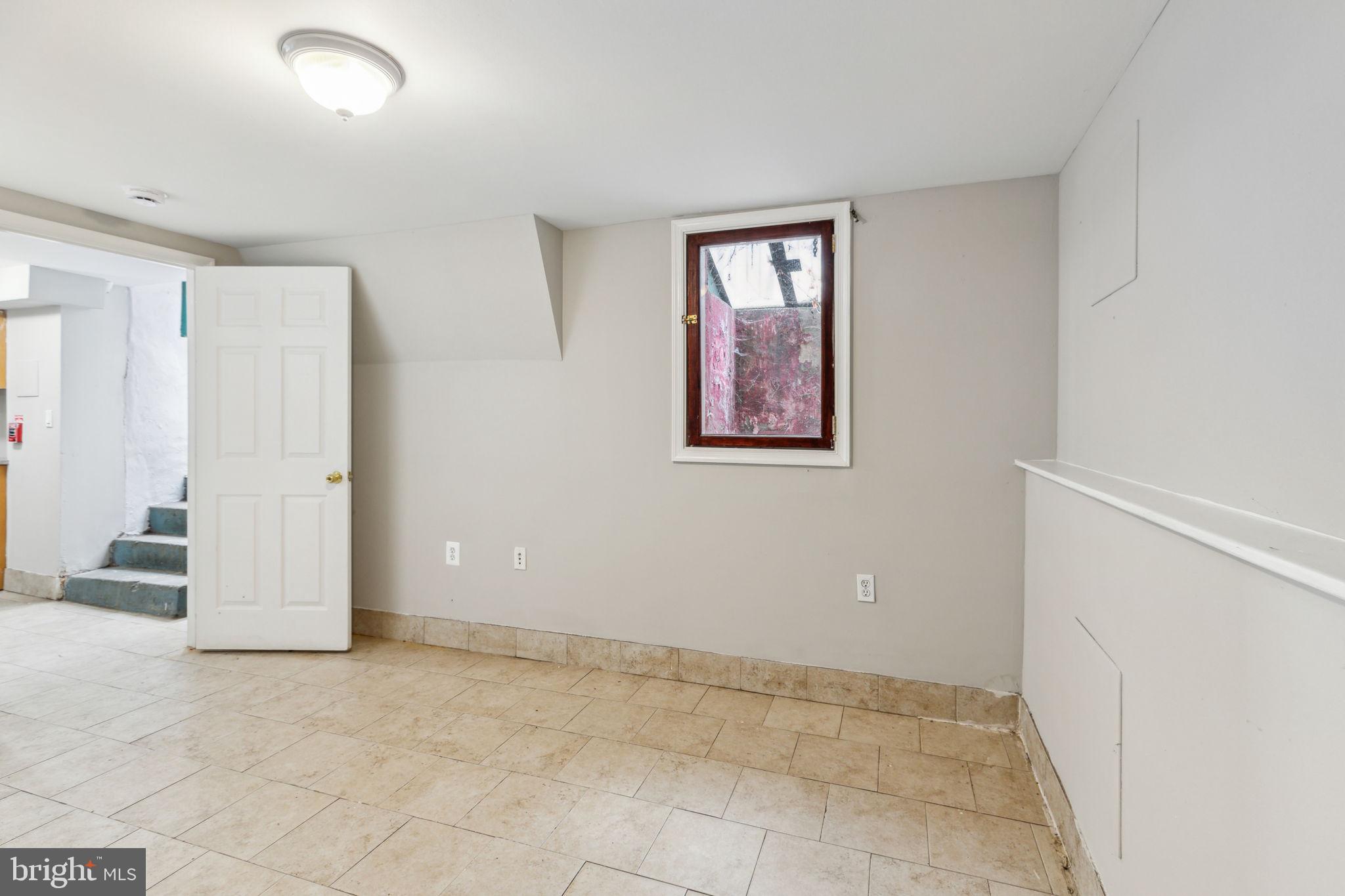 UNIVERSITY CITY - Residential Income