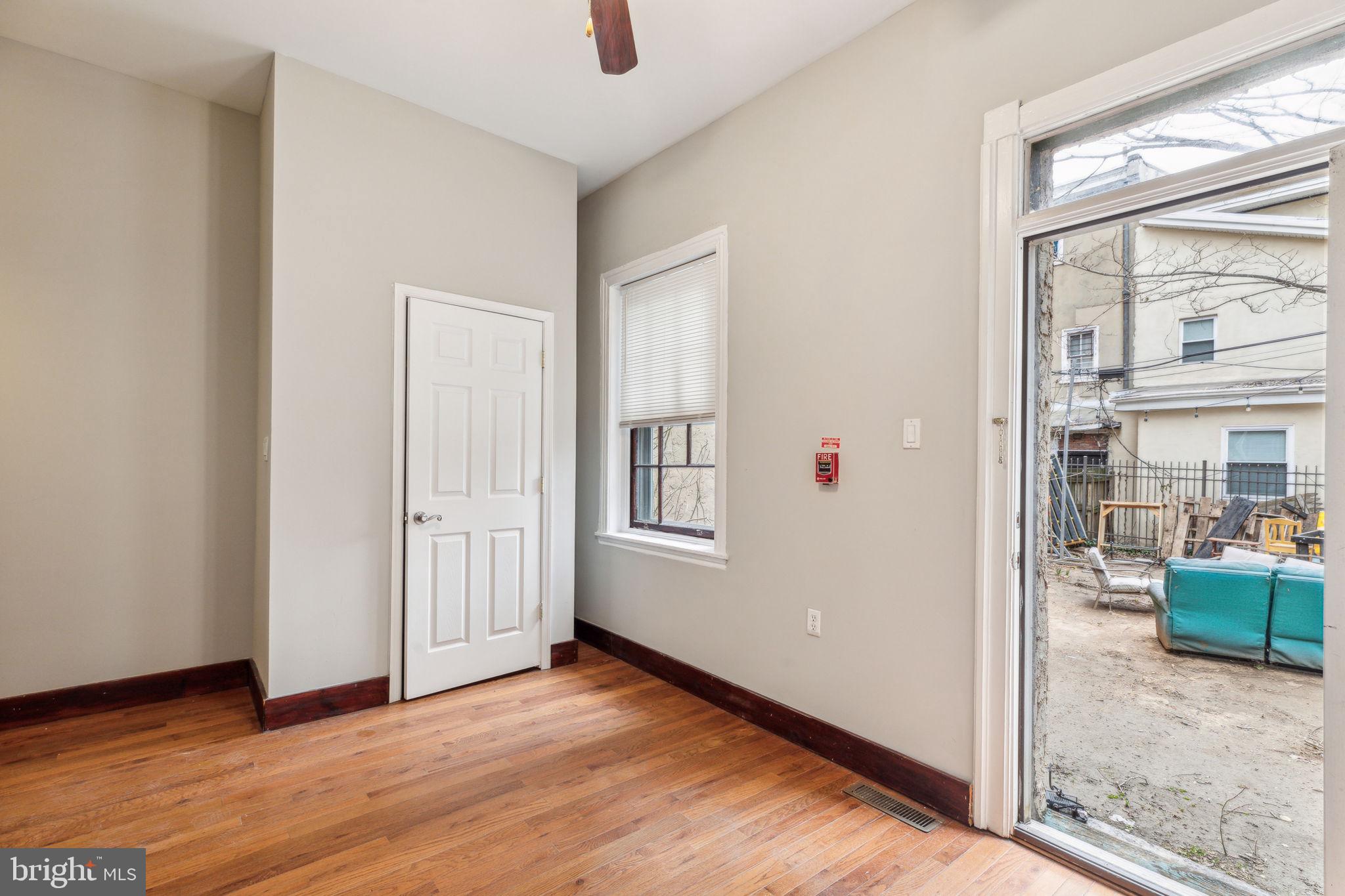 UNIVERSITY CITY - Residential Income