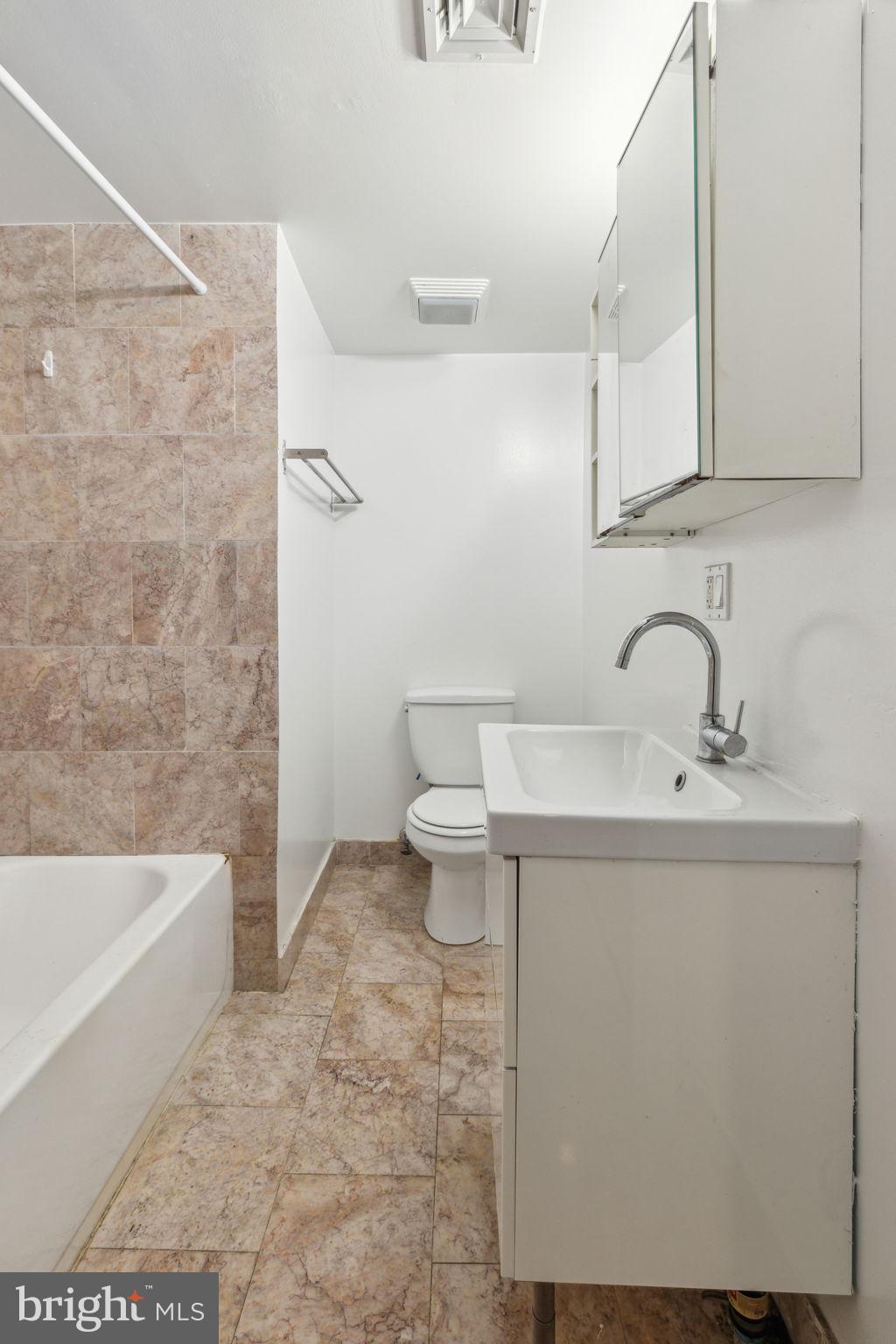 UNIVERSITY CITY - Residential Income