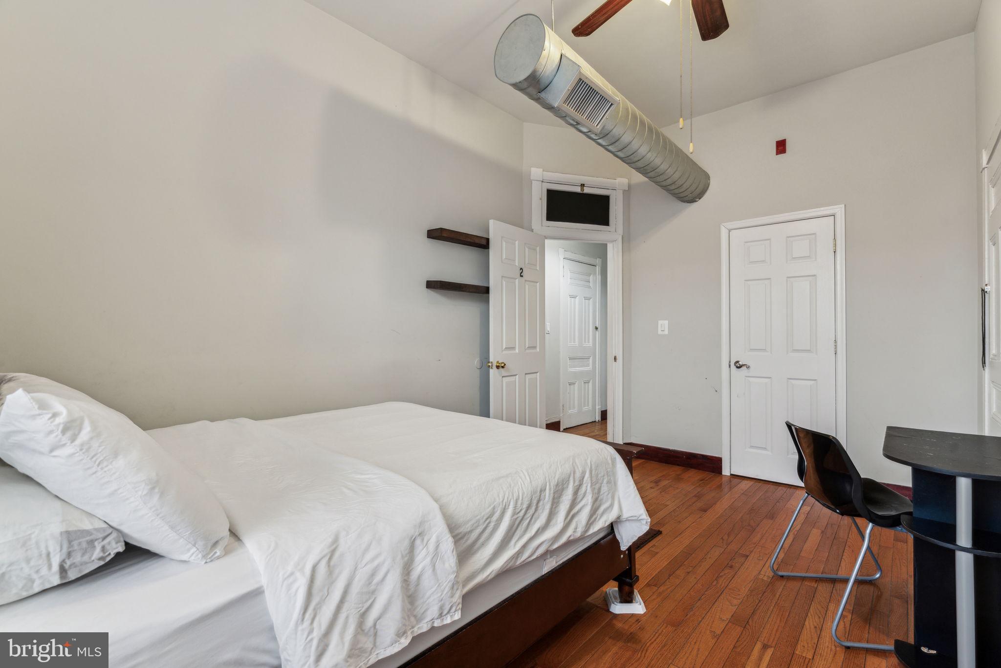 UNIVERSITY CITY - Residential Income