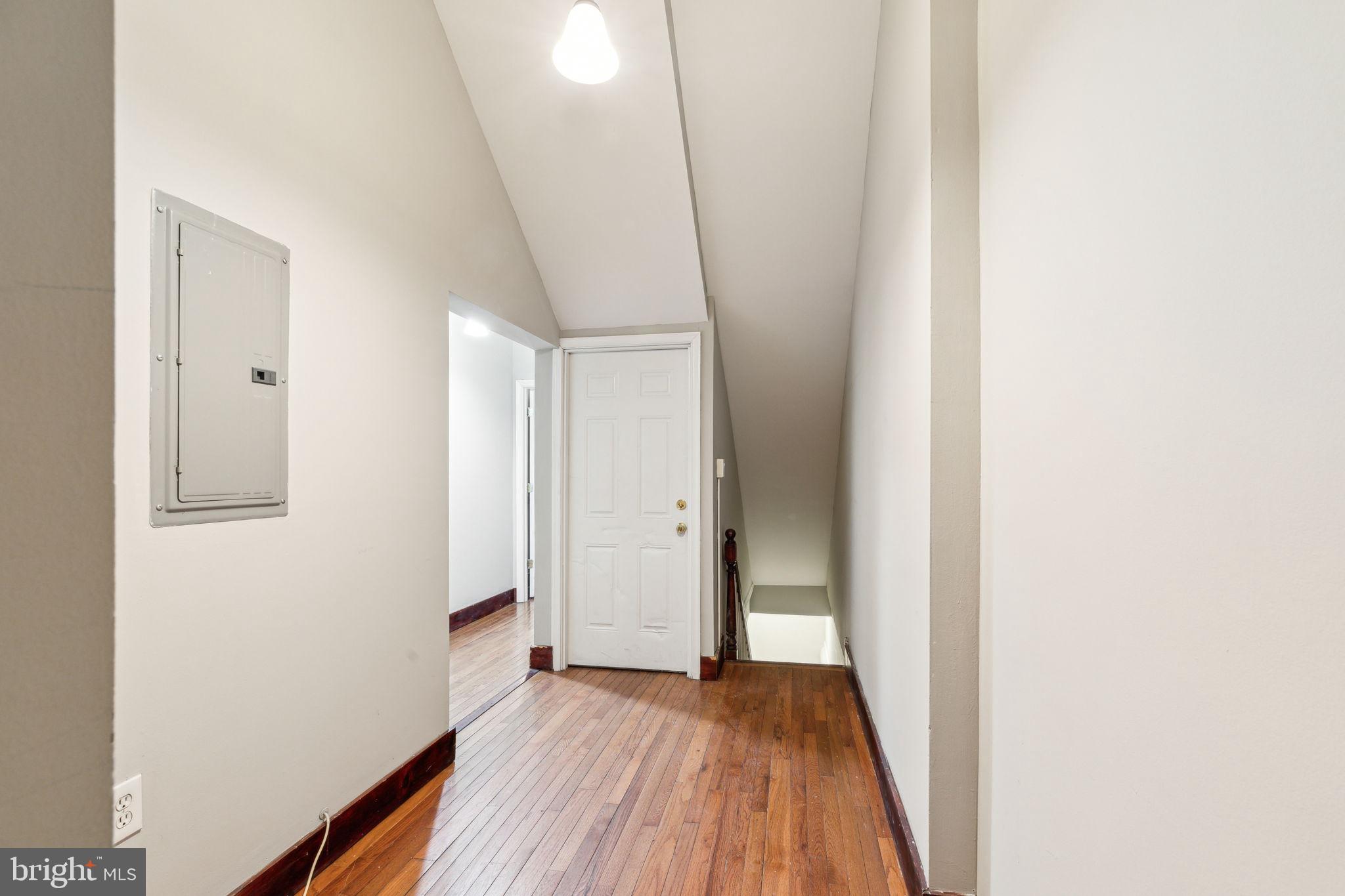 UNIVERSITY CITY - Residential Income