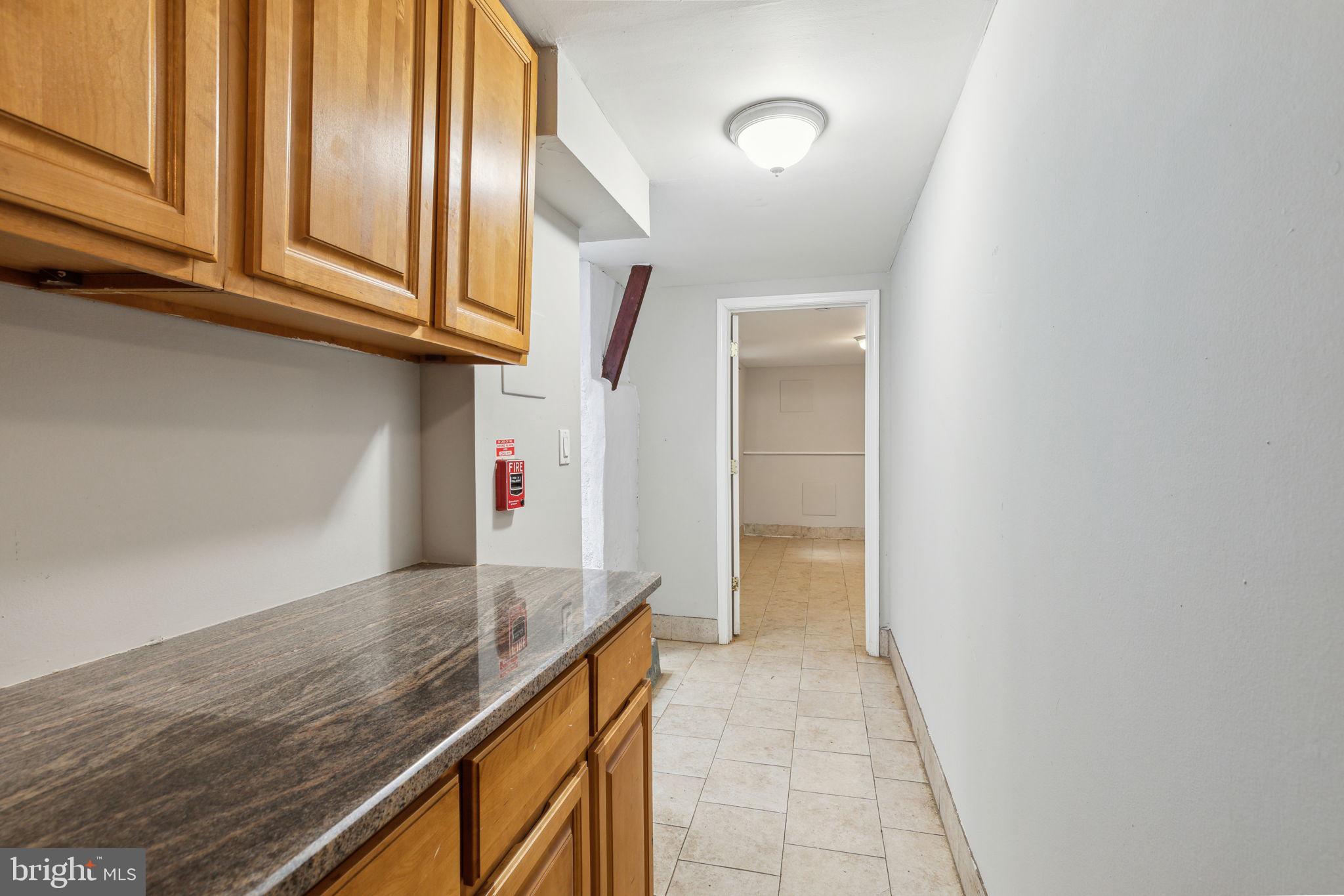 UNIVERSITY CITY - Residential Income