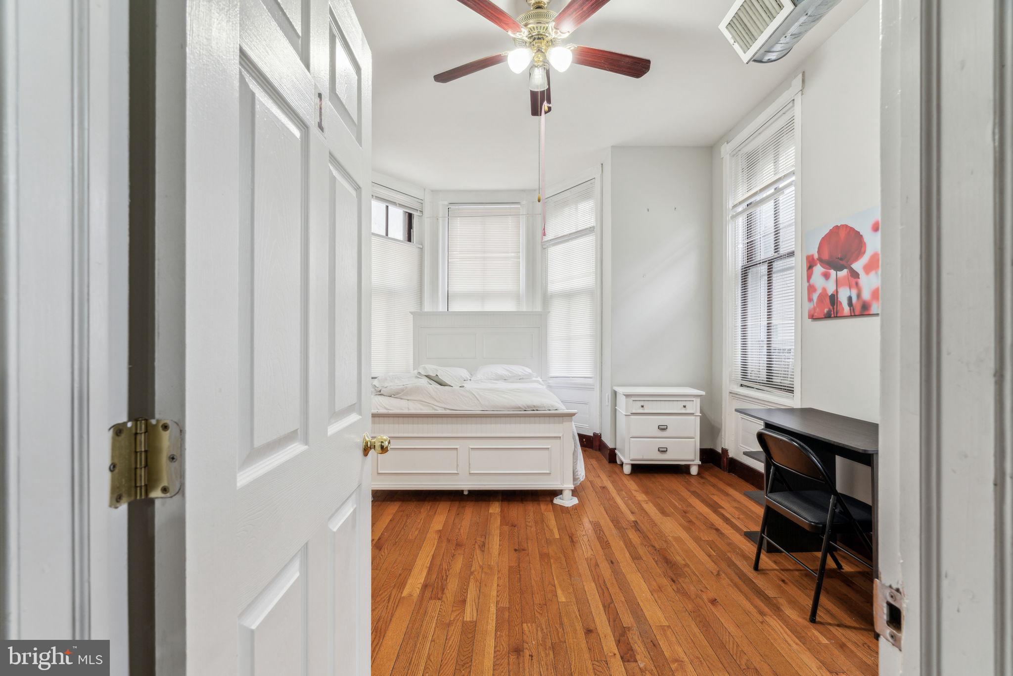 UNIVERSITY CITY - Residential Income