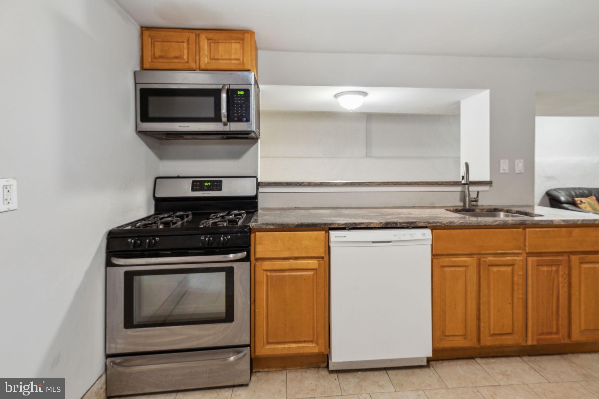 UNIVERSITY CITY - Residential Income