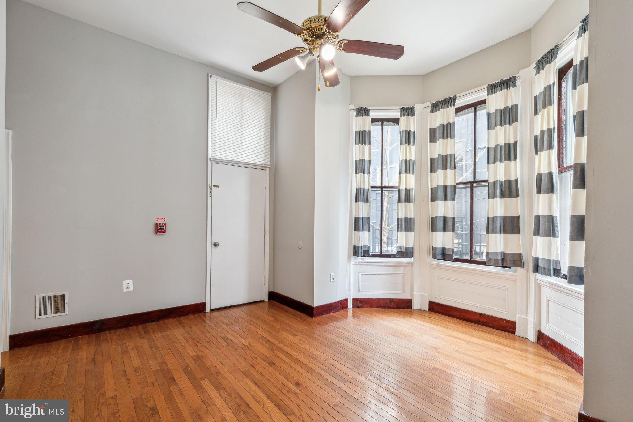 UNIVERSITY CITY - Residential Income