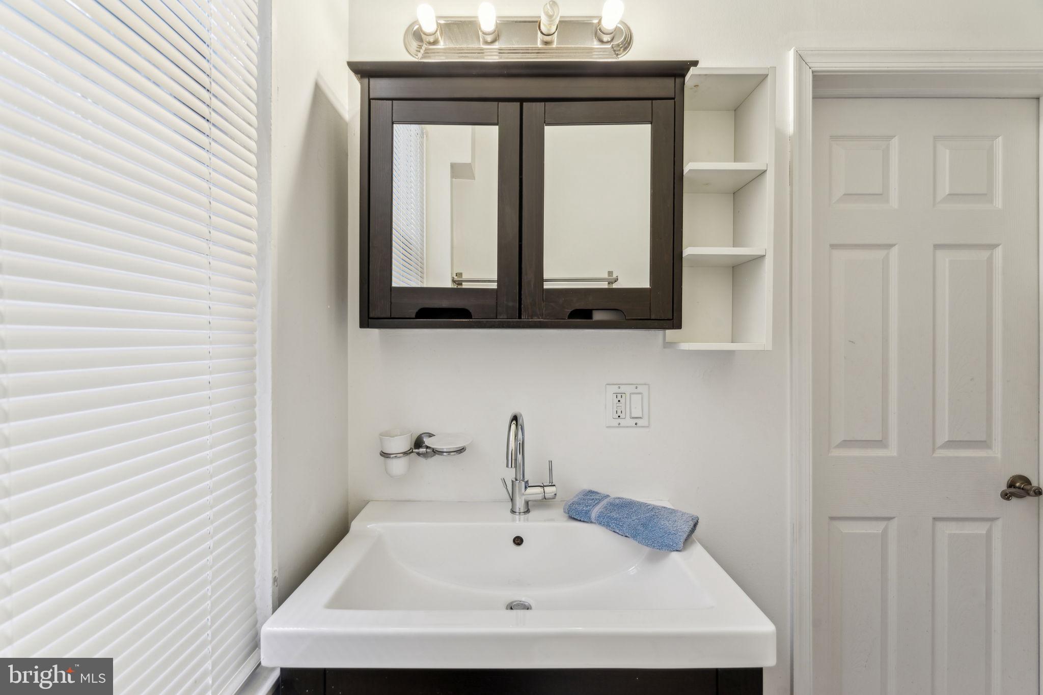 UNIVERSITY CITY - Residential Income