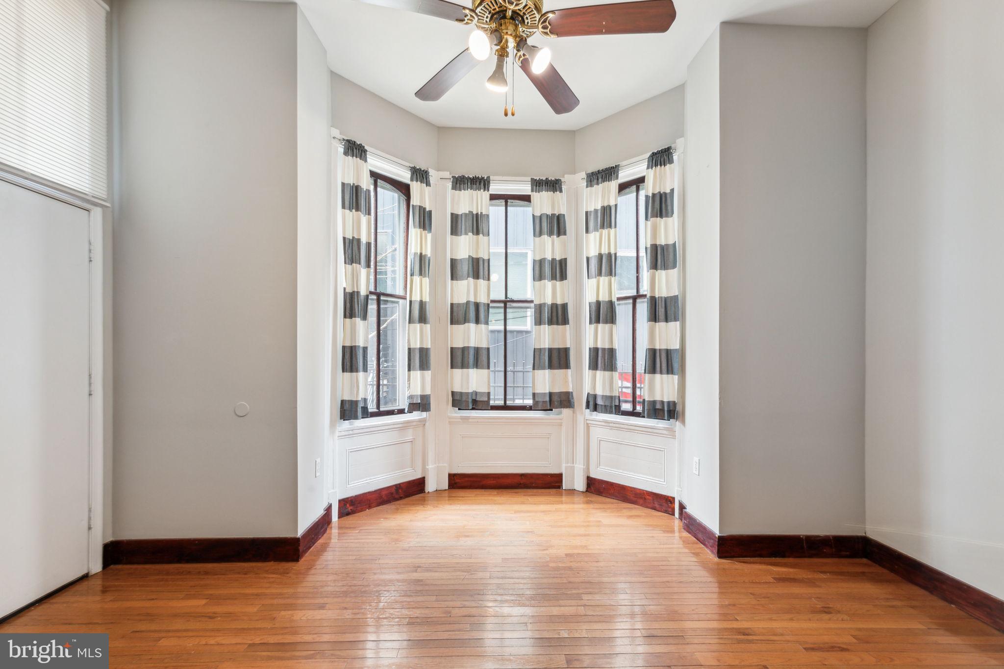 UNIVERSITY CITY - Residential Income