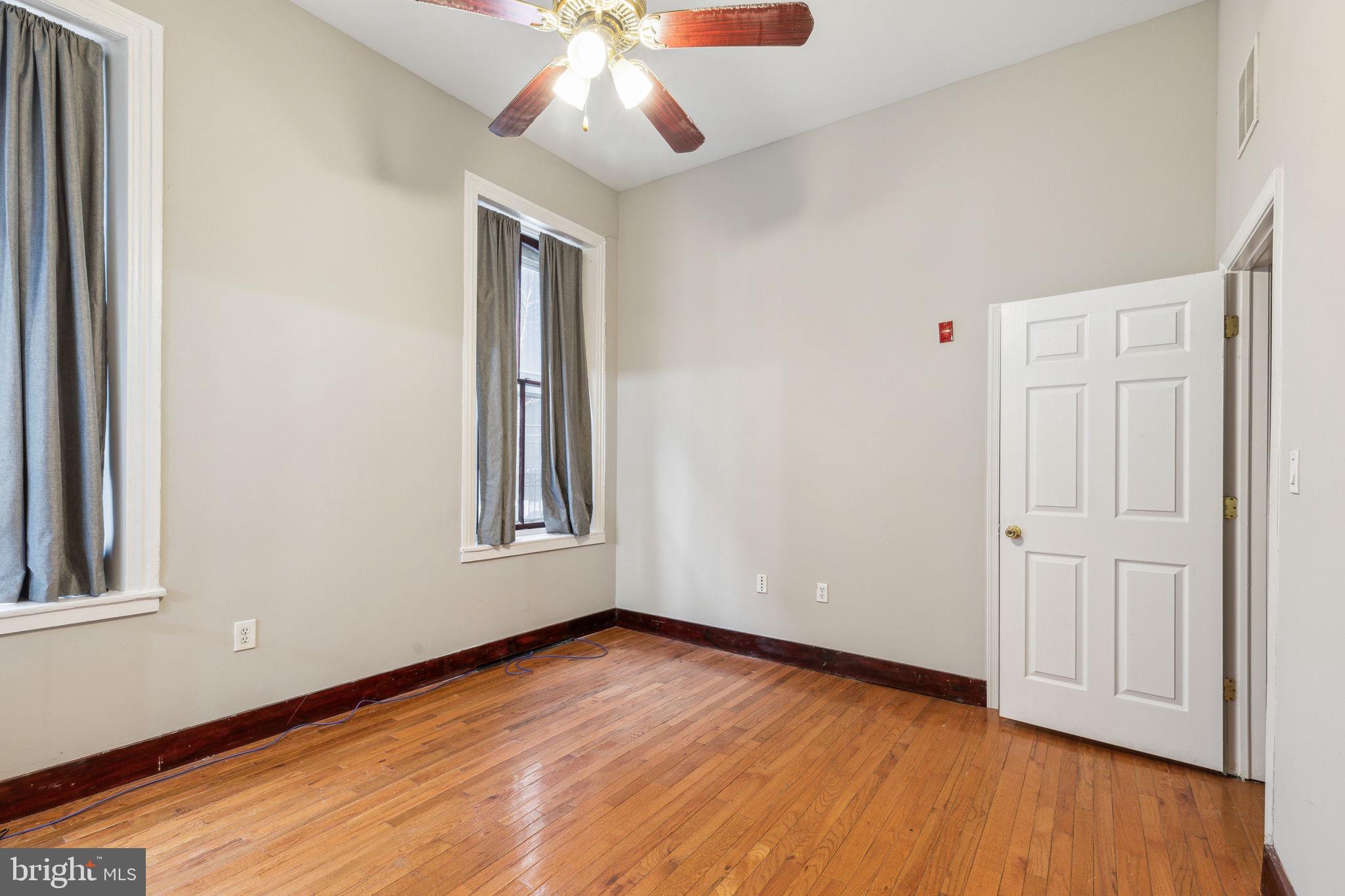 UNIVERSITY CITY - Residential Income