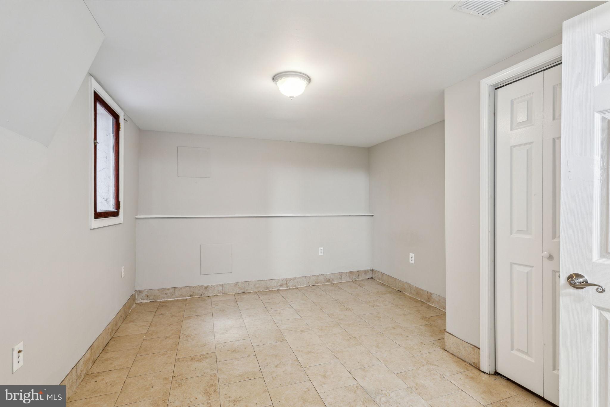 UNIVERSITY CITY - Residential Income