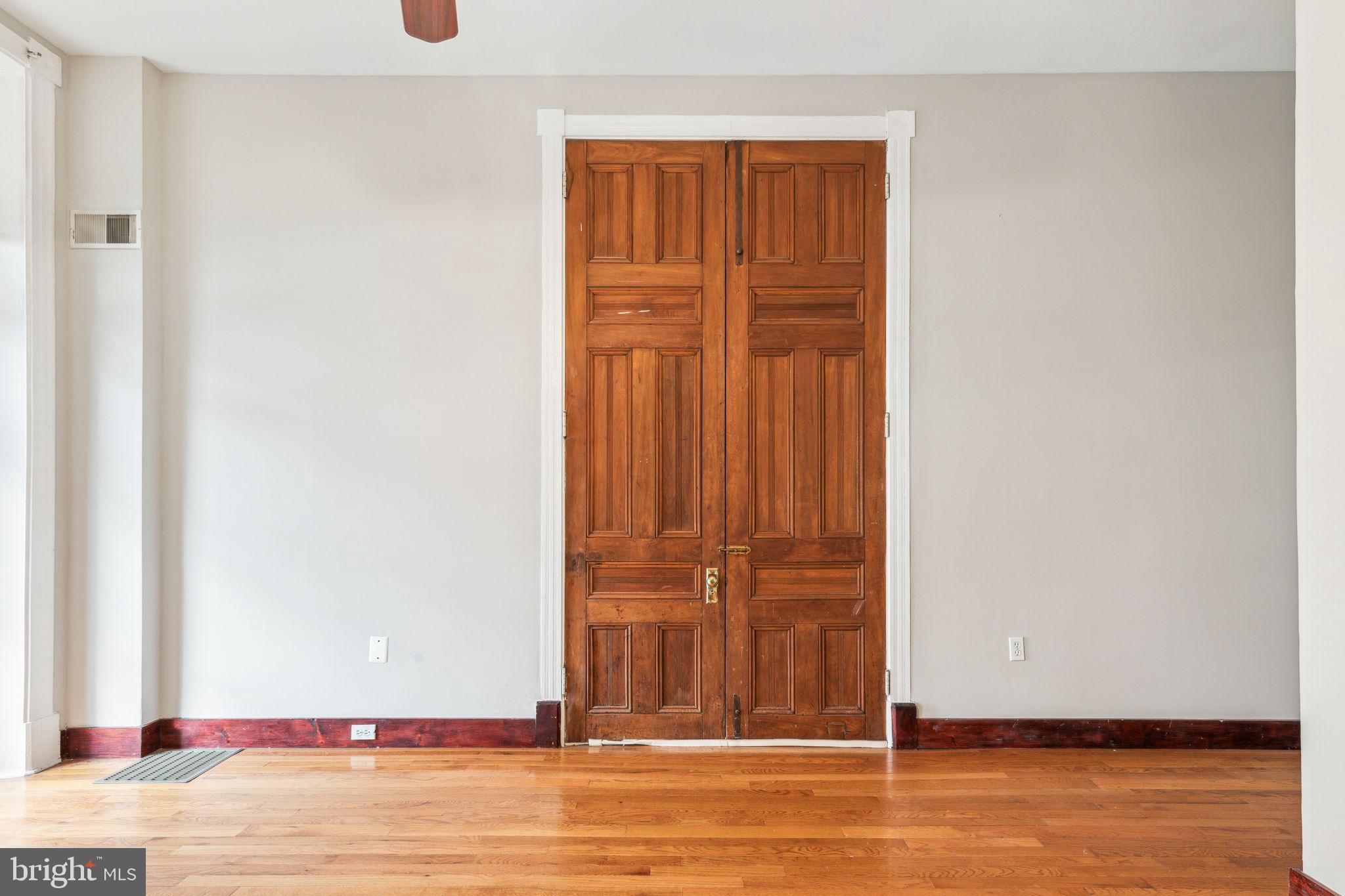 UNIVERSITY CITY - Residential Income