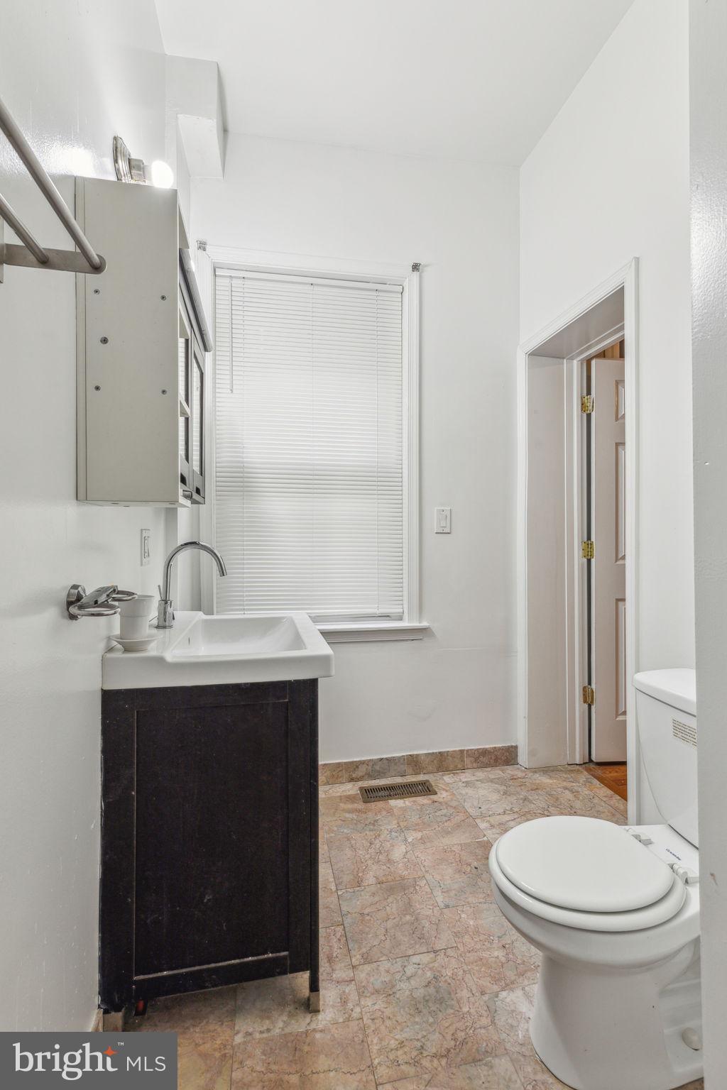 UNIVERSITY CITY - Residential Income