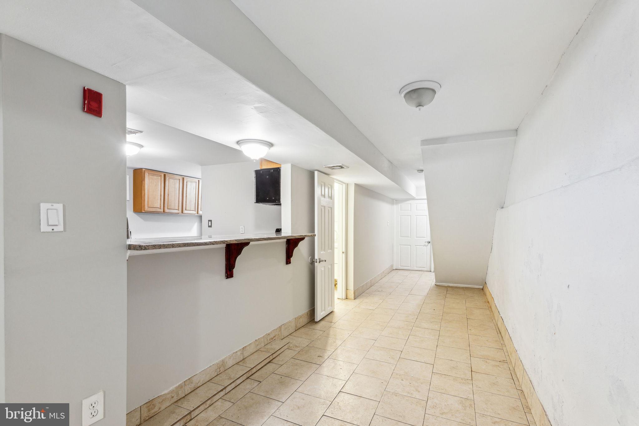 UNIVERSITY CITY - Residential Income