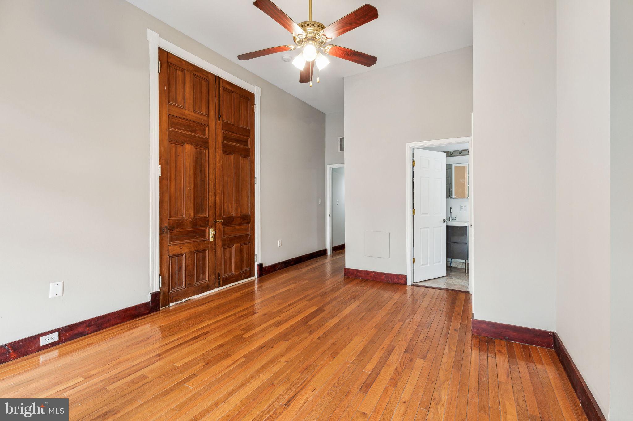 UNIVERSITY CITY - Residential Income