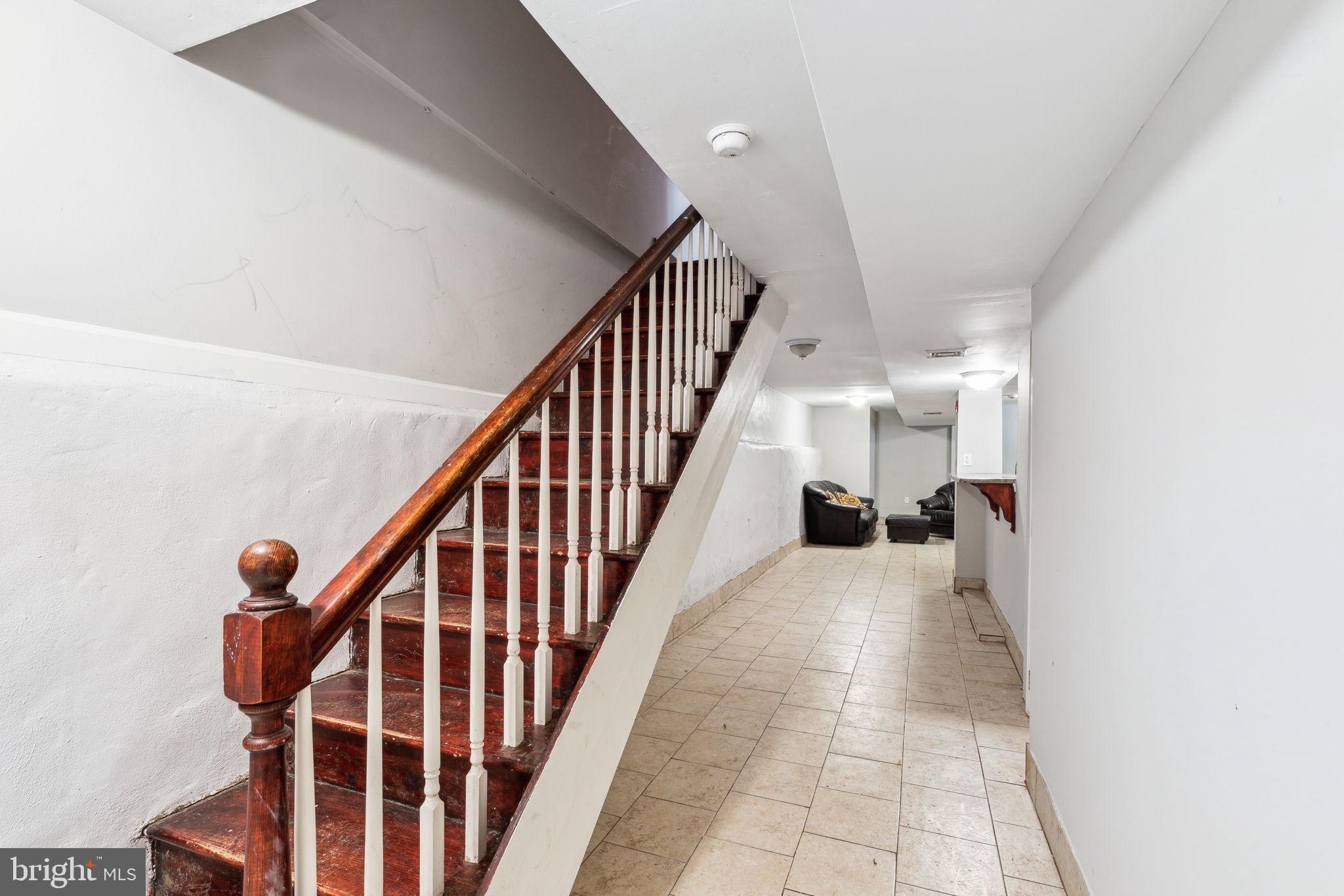 UNIVERSITY CITY - Residential Income