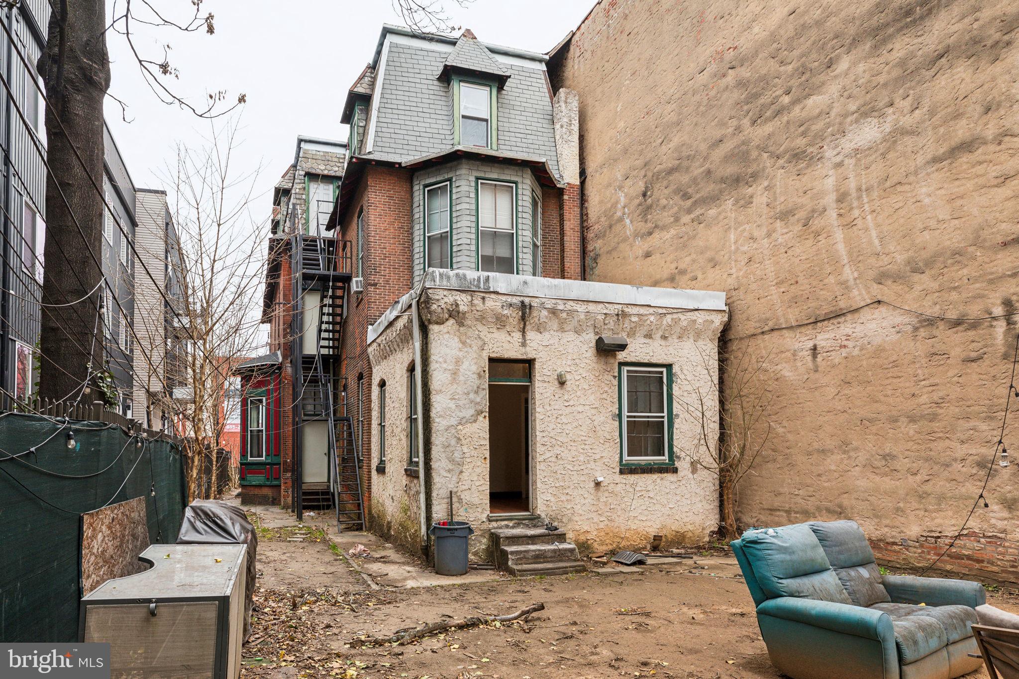 UNIVERSITY CITY - Residential Income